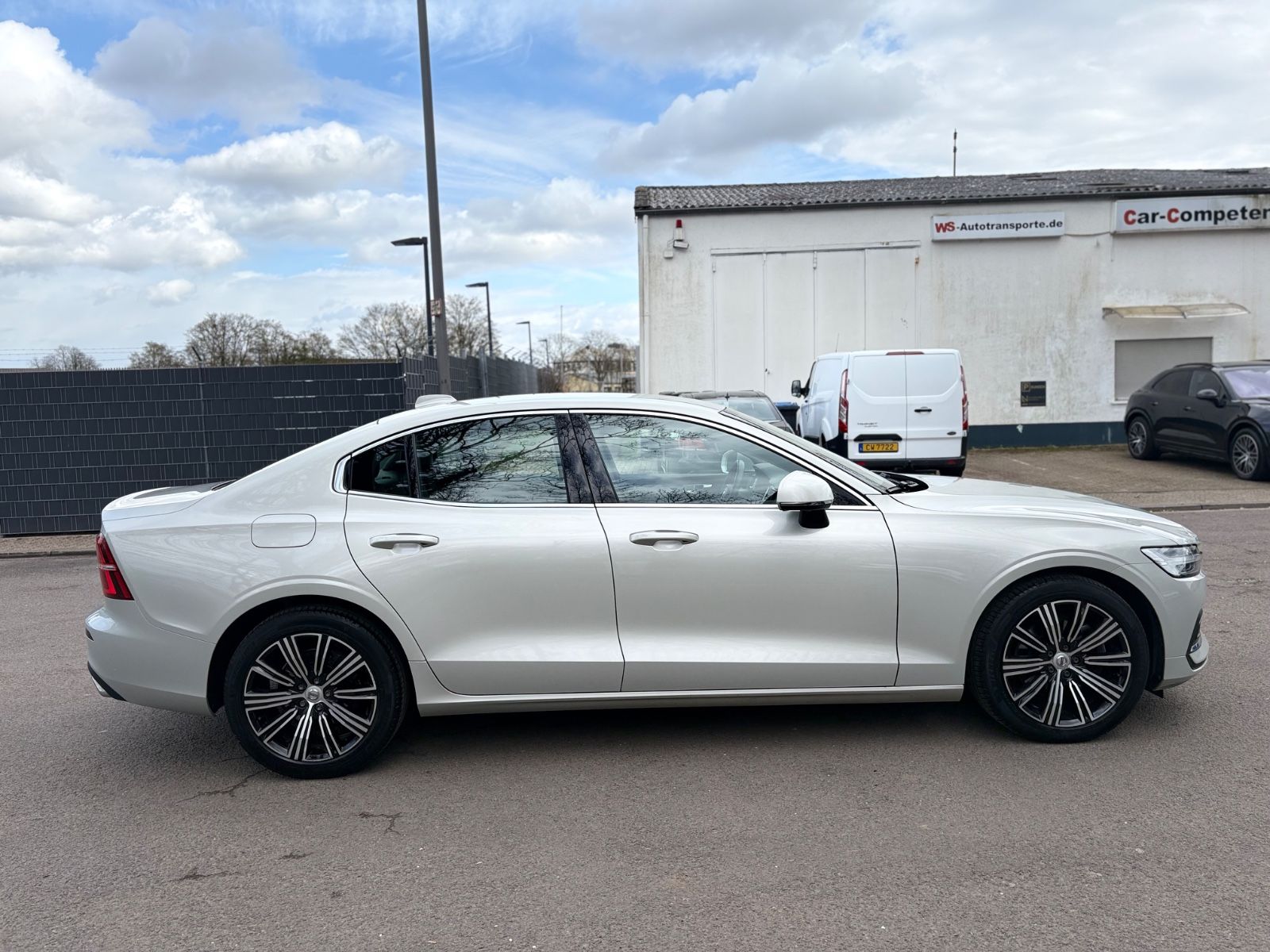 Fahrzeugabbildung Volvo S60 INSCRIPTION *AUT*VOLL-LED*360KAMERA*VIRTUAL*