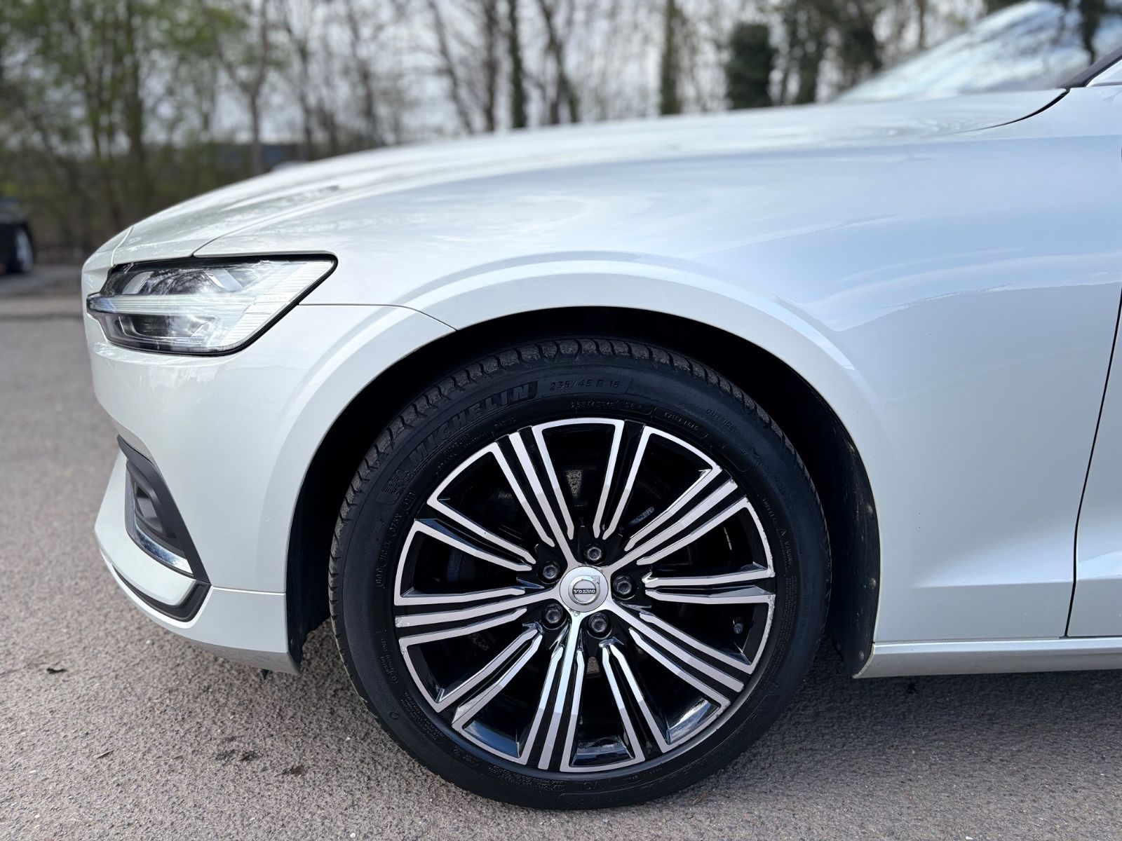 Fahrzeugabbildung Volvo S60 INSCRIPTION *AUT*VOLL-LED*360KAMERA*VIRTUAL*