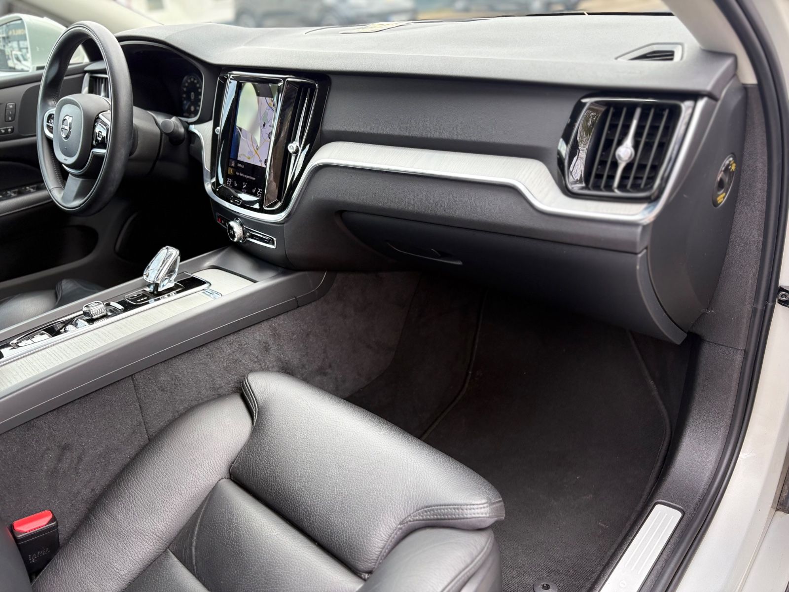 Fahrzeugabbildung Volvo S60 INSCRIPTION *AUT*VOLL-LED*360KAMERA*VIRTUAL*