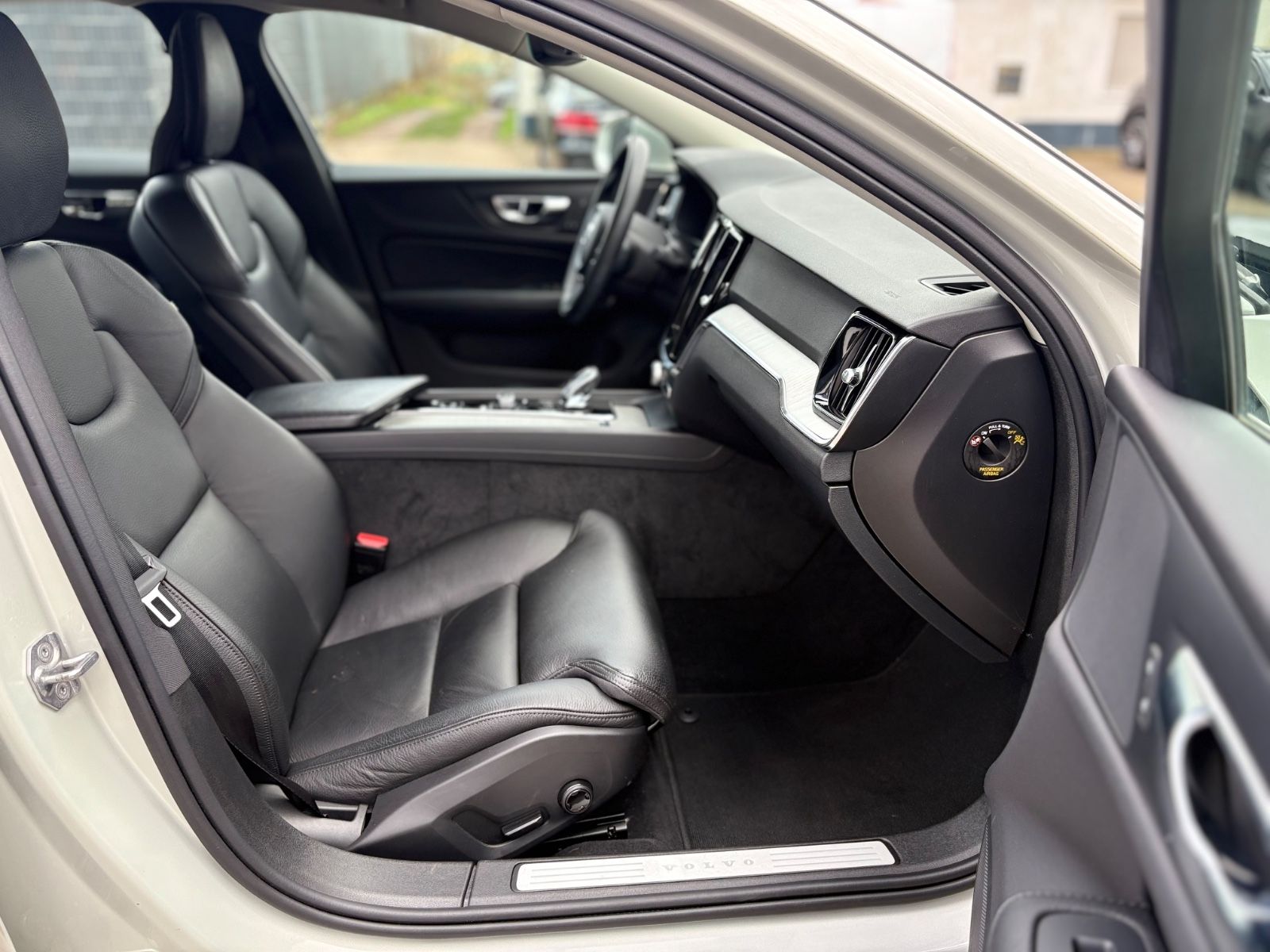 Fahrzeugabbildung Volvo S60 INSCRIPTION *AUT*VOLL-LED*360KAMERA*VIRTUAL*