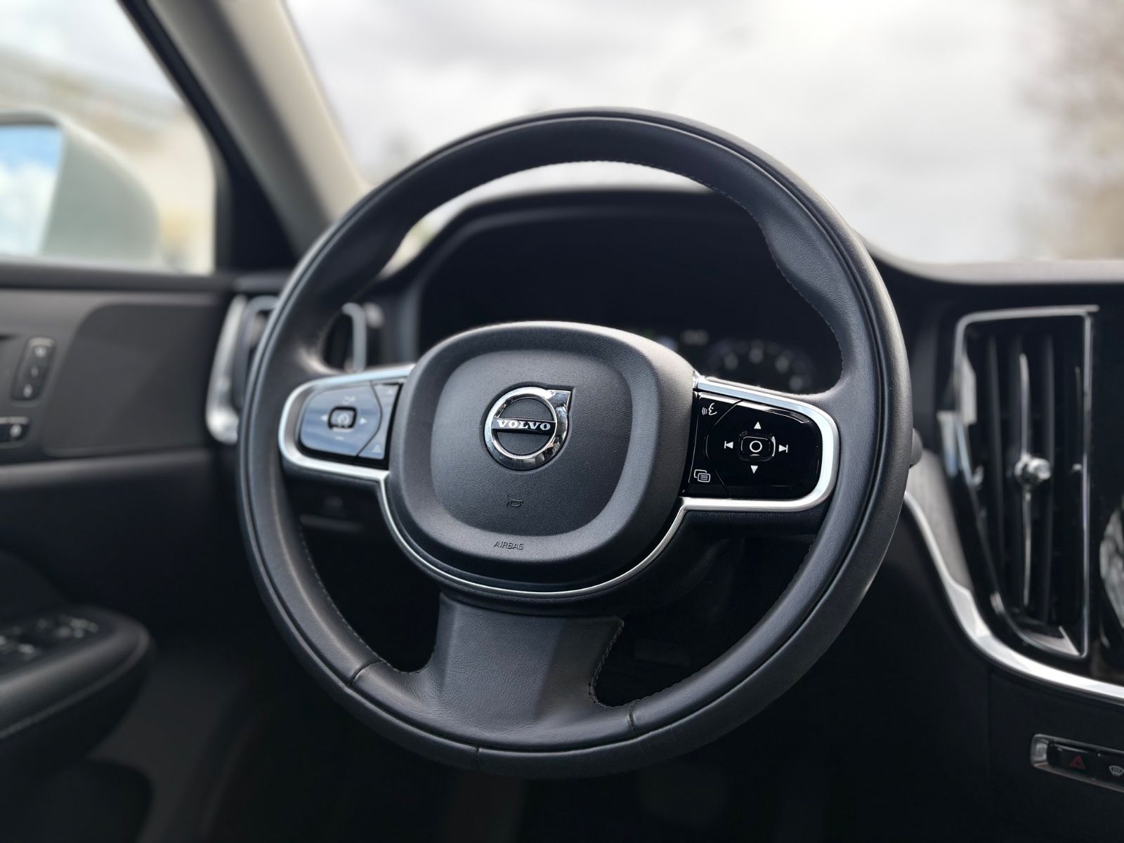 Fahrzeugabbildung Volvo S60 INSCRIPTION *AUT*VOLL-LED*360KAMERA*VIRTUAL*