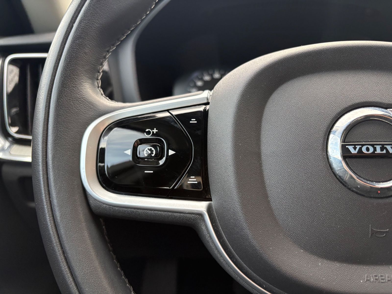 Fahrzeugabbildung Volvo S60 INSCRIPTION *AUT*VOLL-LED*360KAMERA*VIRTUAL*