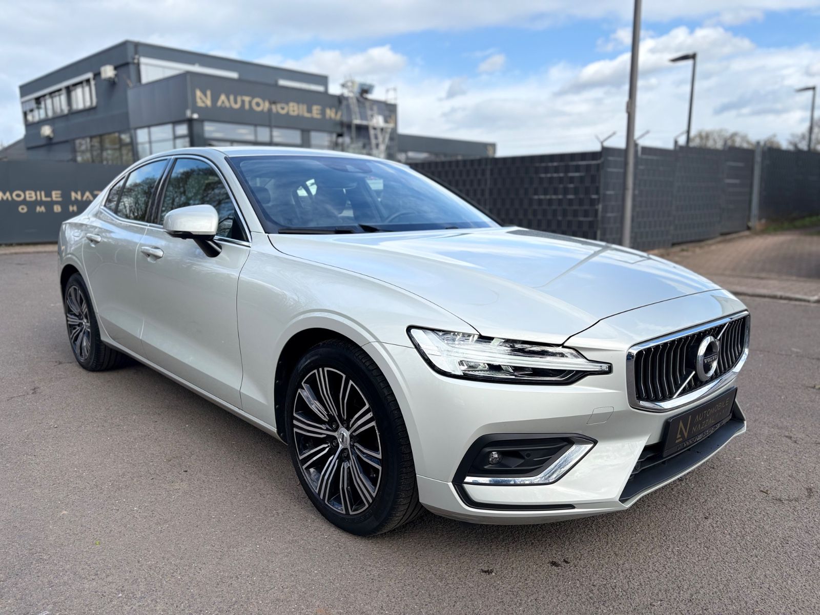 Fahrzeugabbildung Volvo S60 INSCRIPTION *AUT*VOLL-LED*360KAMERA*VIRTUAL*