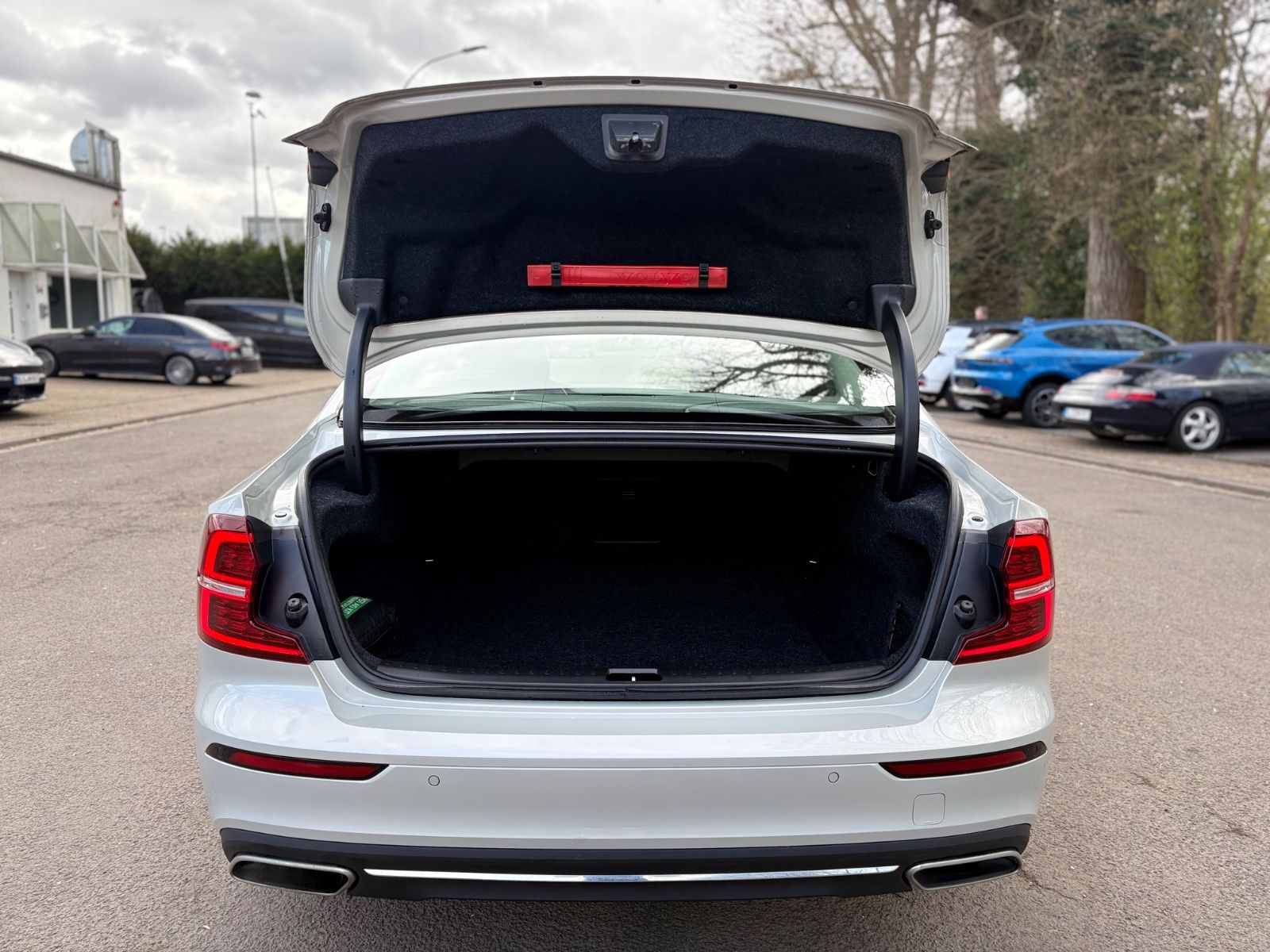 Fahrzeugabbildung Volvo S60 INSCRIPTION *AUT*VOLL-LED*360KAMERA*VIRTUAL*