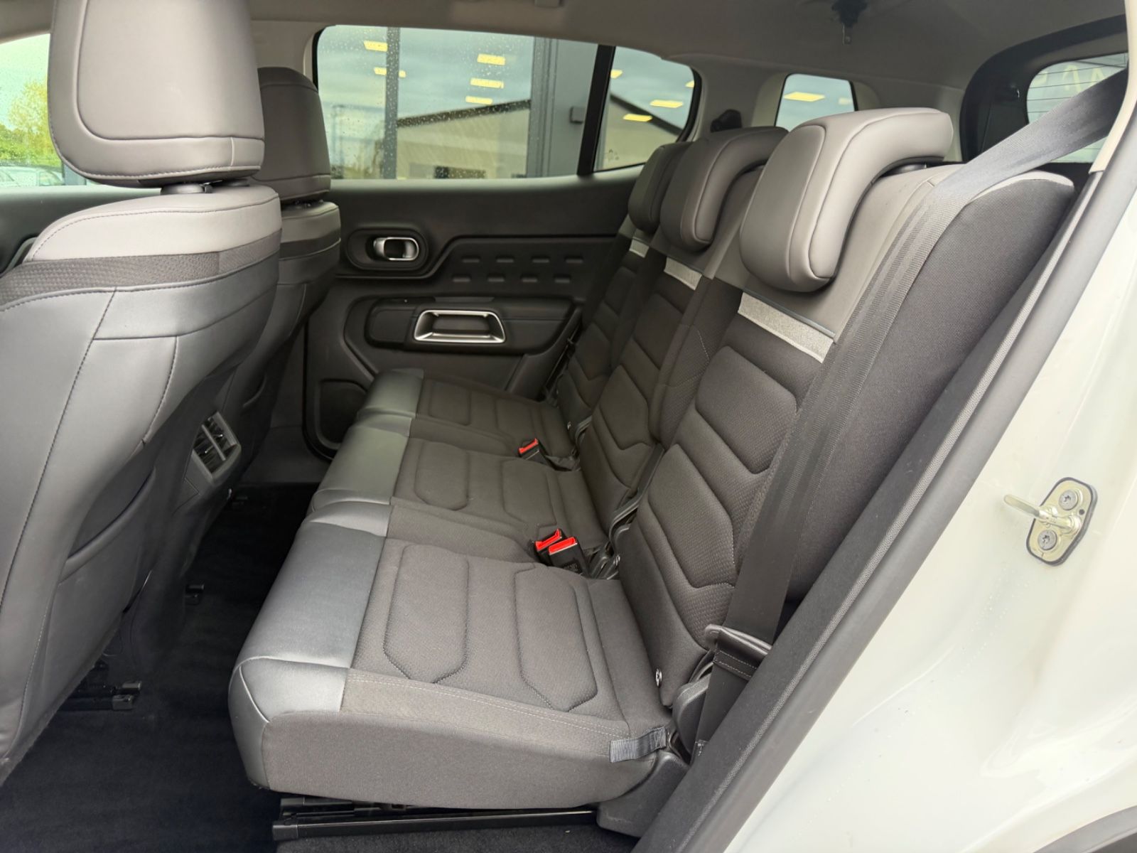 Fahrzeugabbildung Citroën C5 AIRCROSS PLUS *1.HD*R-KAMERA*LED*TEILLEDER*