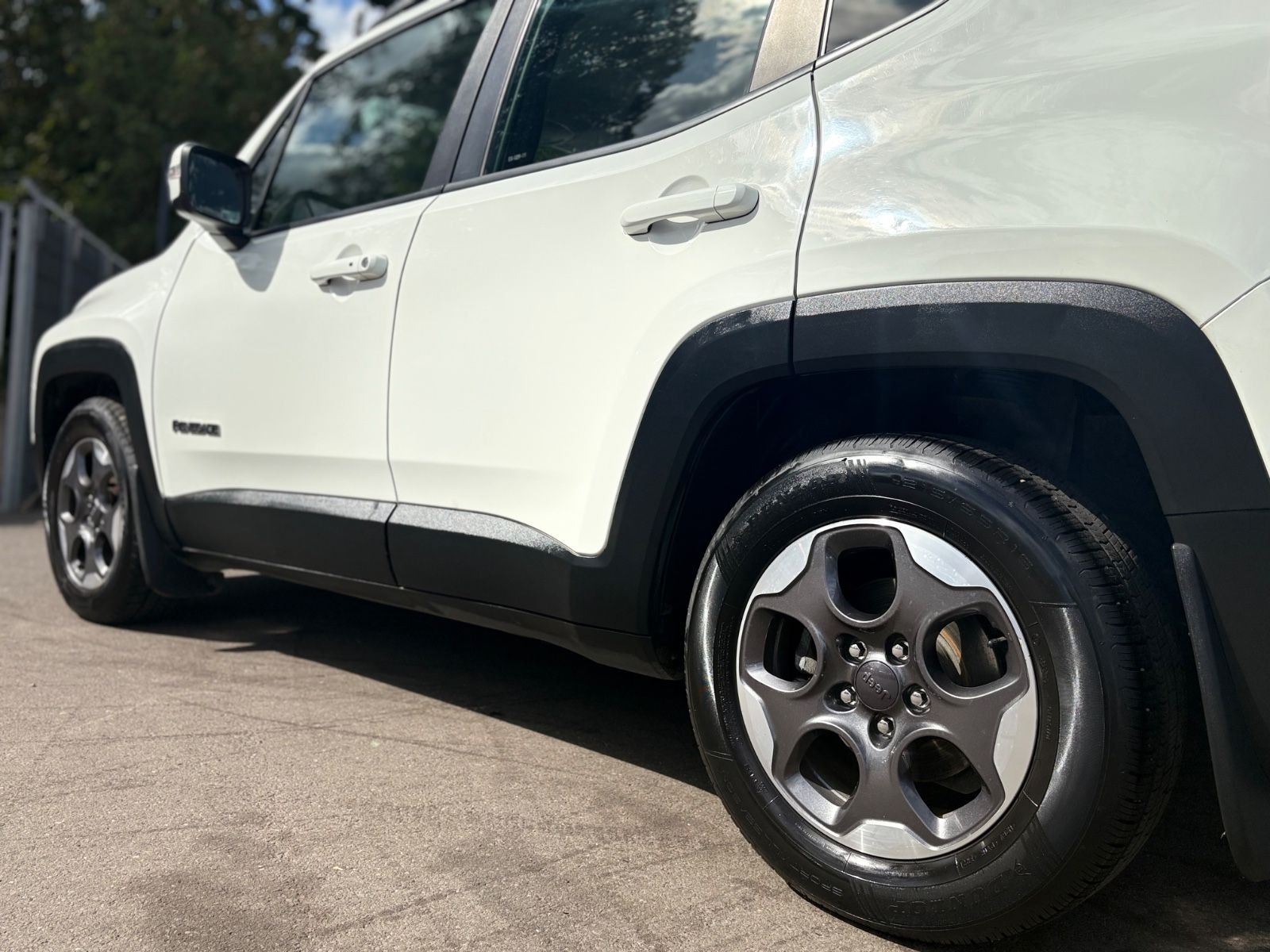 Fahrzeugabbildung Jeep RENEGADE LONGITUDE *AUT*2.HD*SHZ*NAVI*ALLWETTER*