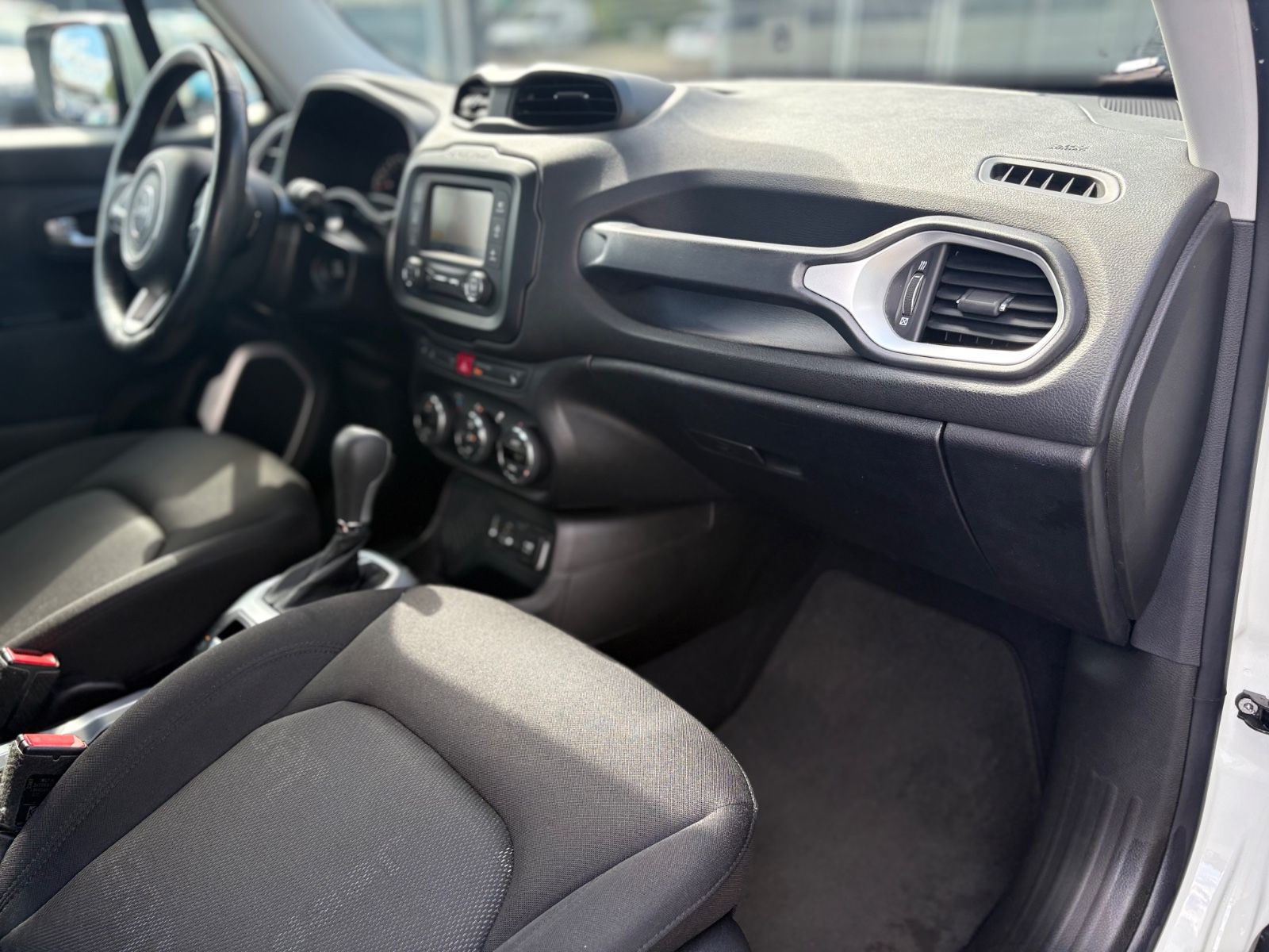 Fahrzeugabbildung Jeep RENEGADE LONGITUDE *AUT*2.HD*SHZ*NAVI*ALLWETTER*