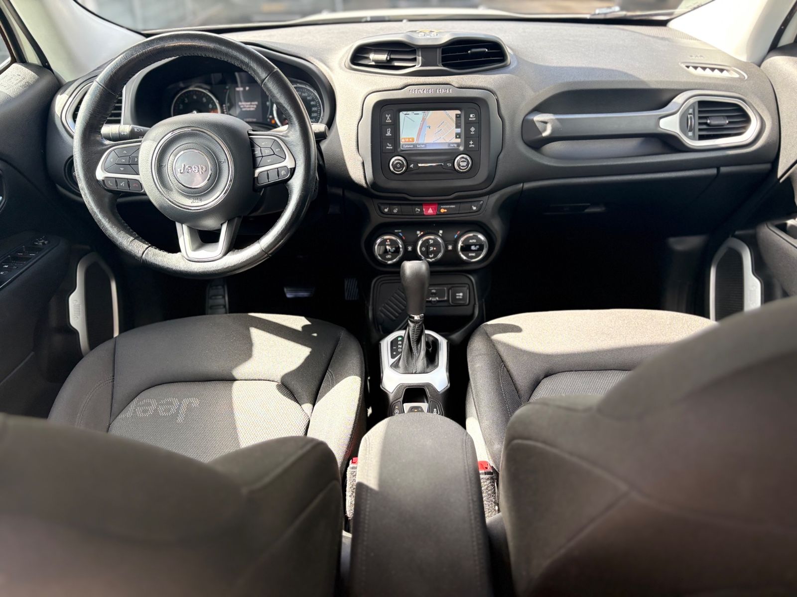 Fahrzeugabbildung Jeep RENEGADE LONGITUDE *AUT*2.HD*SHZ*NAVI*ALLWETTER*
