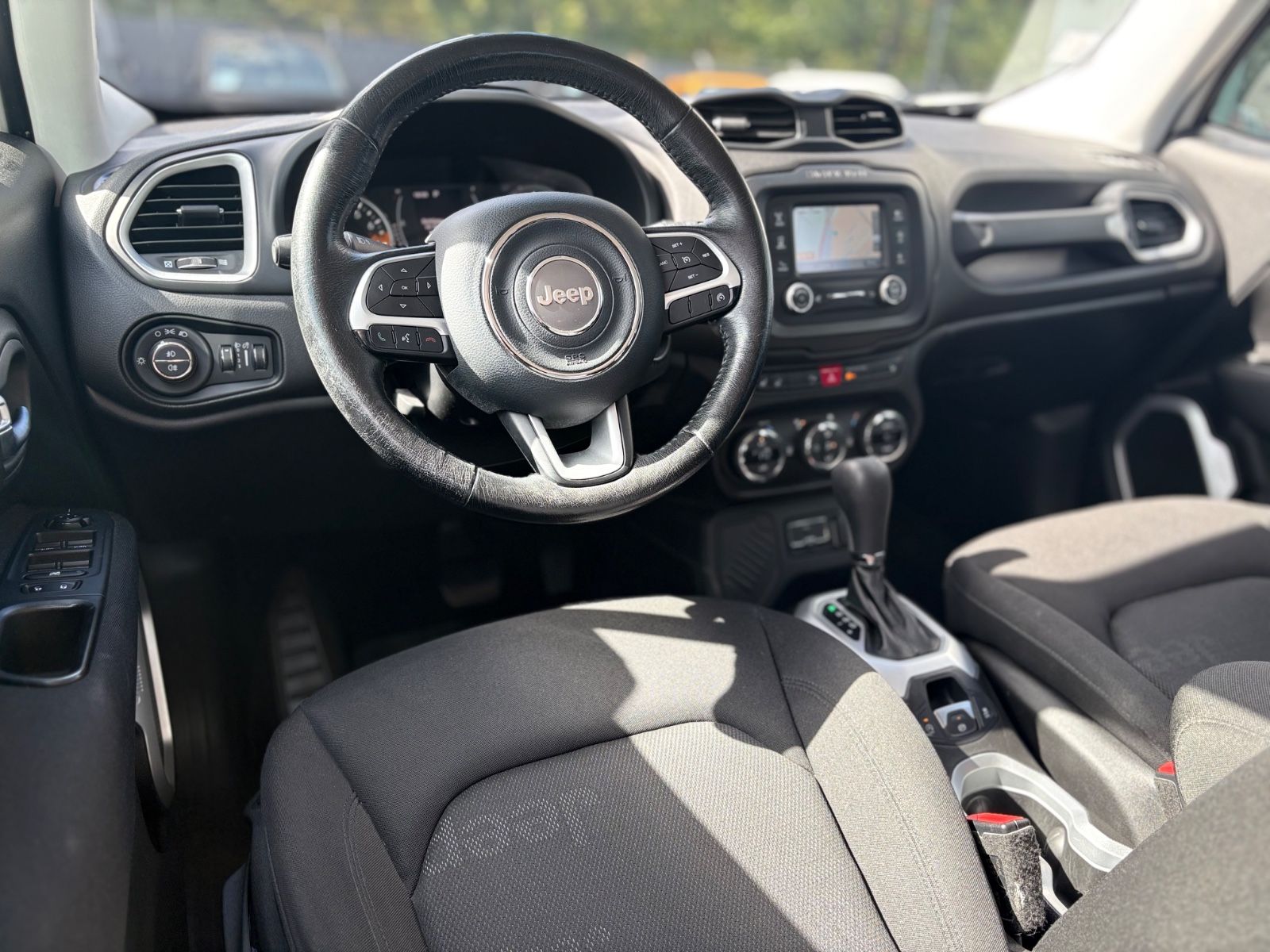 Fahrzeugabbildung Jeep RENEGADE LONGITUDE *AUT*2.HD*SHZ*NAVI*ALLWETTER*