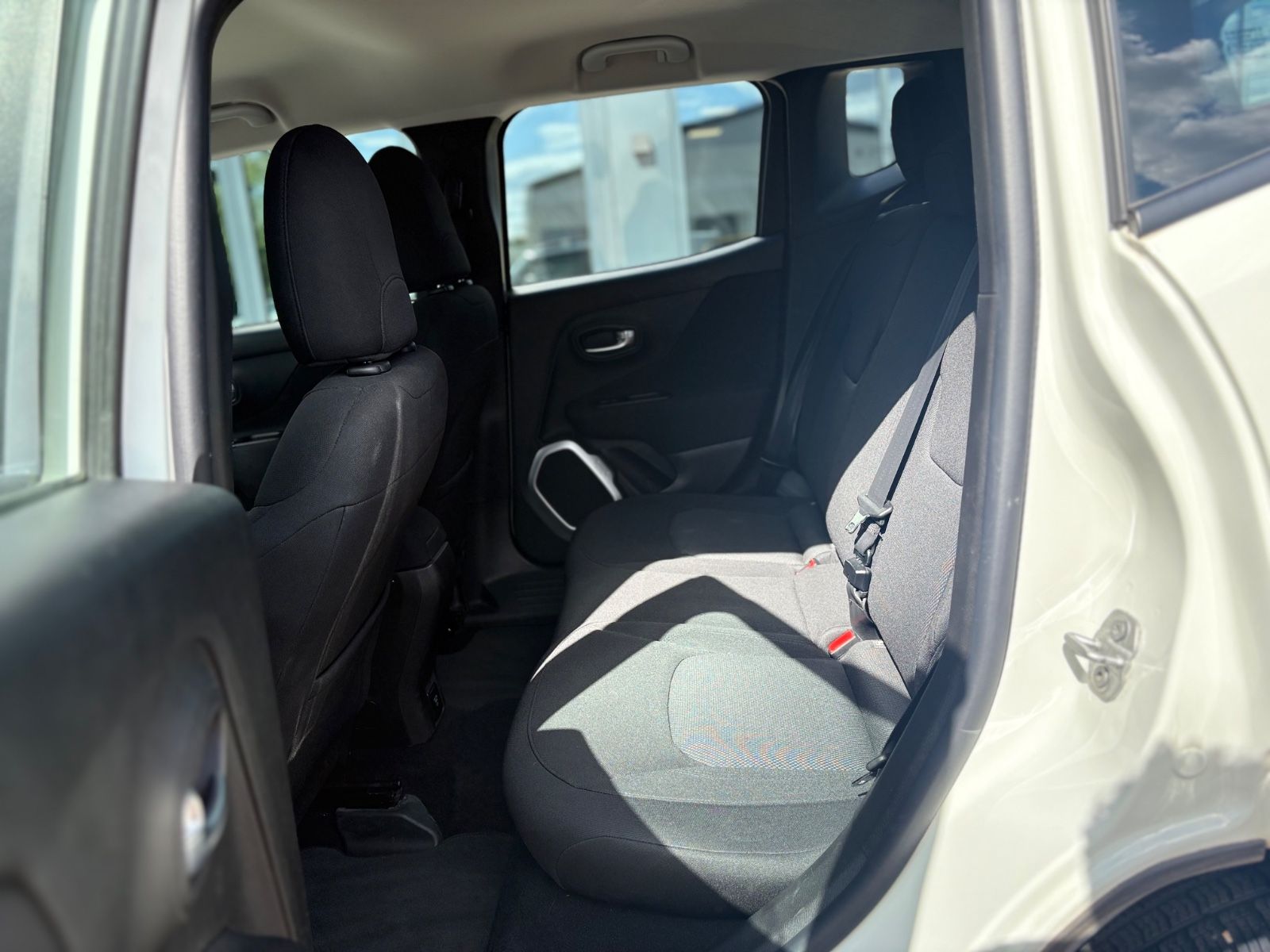 Fahrzeugabbildung Jeep RENEGADE LONGITUDE *AUT*2.HD*SHZ*NAVI*ALLWETTER*