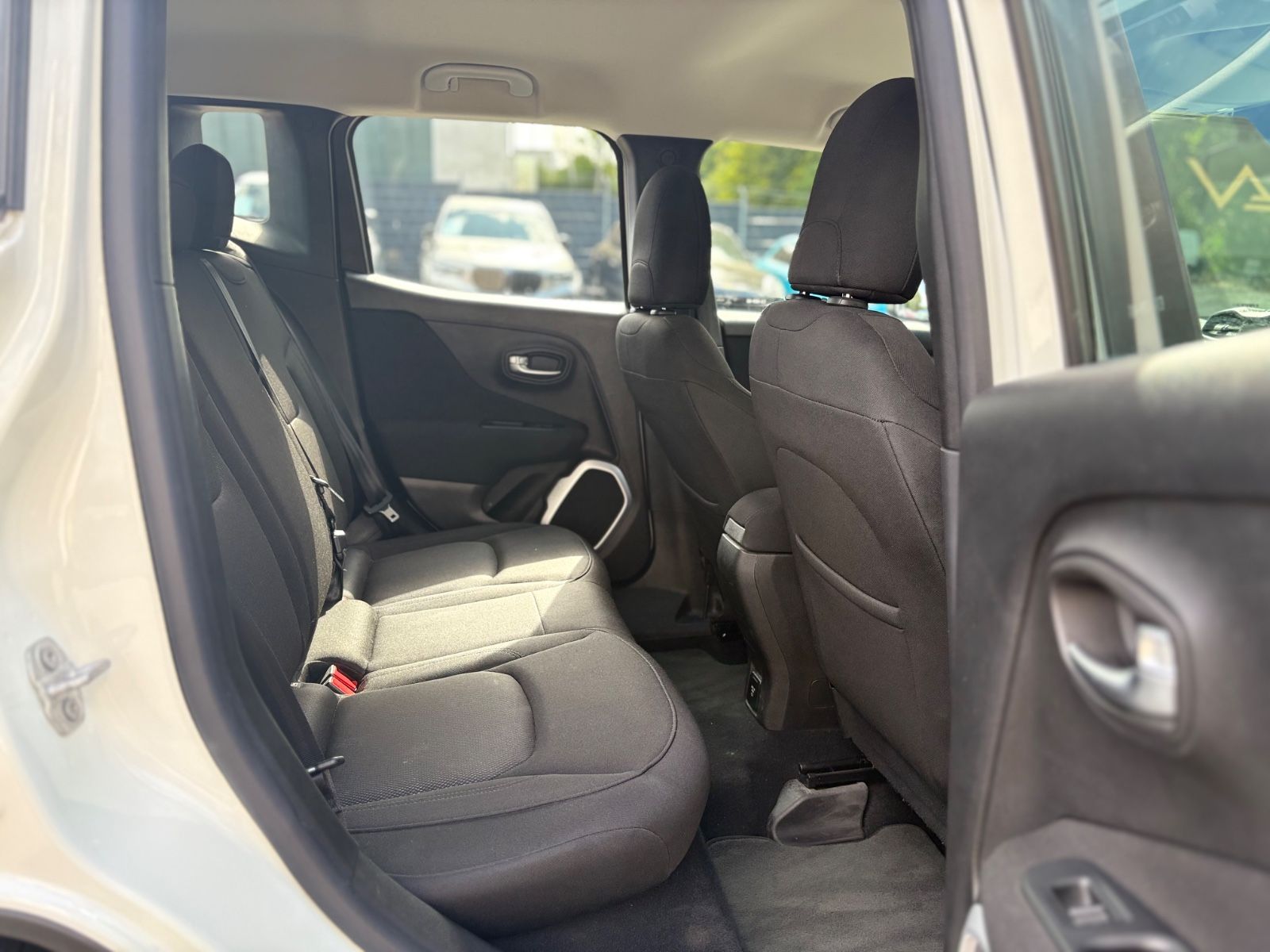 Fahrzeugabbildung Jeep RENEGADE LONGITUDE *AUT*2.HD*SHZ*NAVI*ALLWETTER*