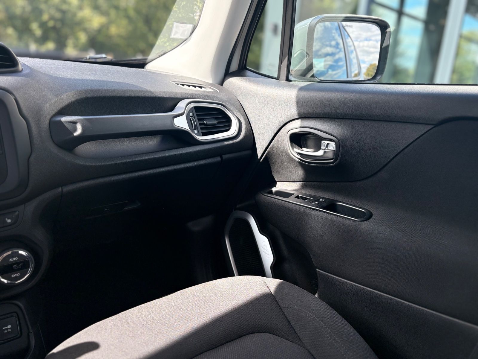 Fahrzeugabbildung Jeep RENEGADE LONGITUDE *AUT*2.HD*SHZ*NAVI*ALLWETTER*