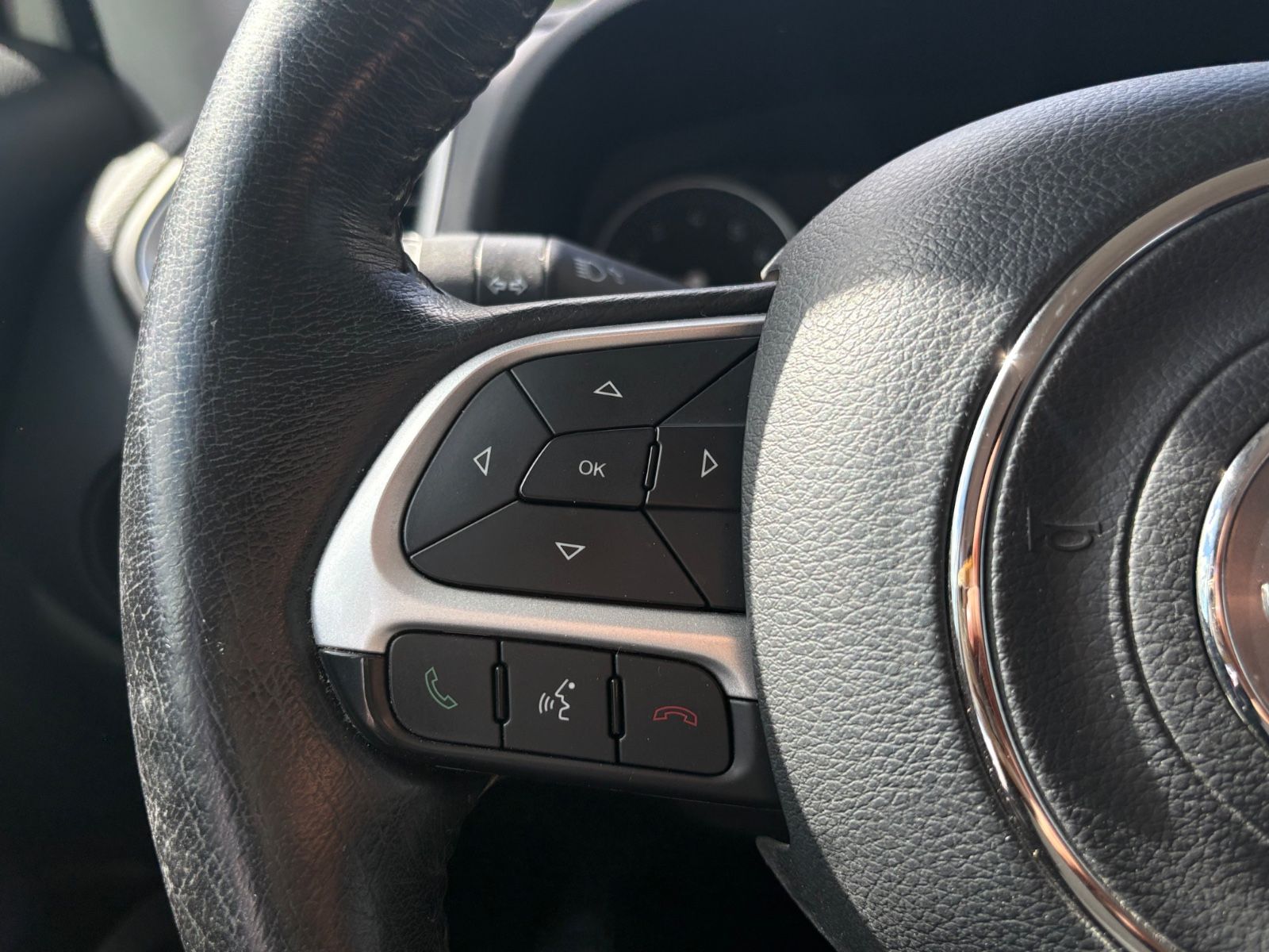 Fahrzeugabbildung Jeep RENEGADE LONGITUDE *AUT*2.HD*SHZ*NAVI*ALLWETTER*