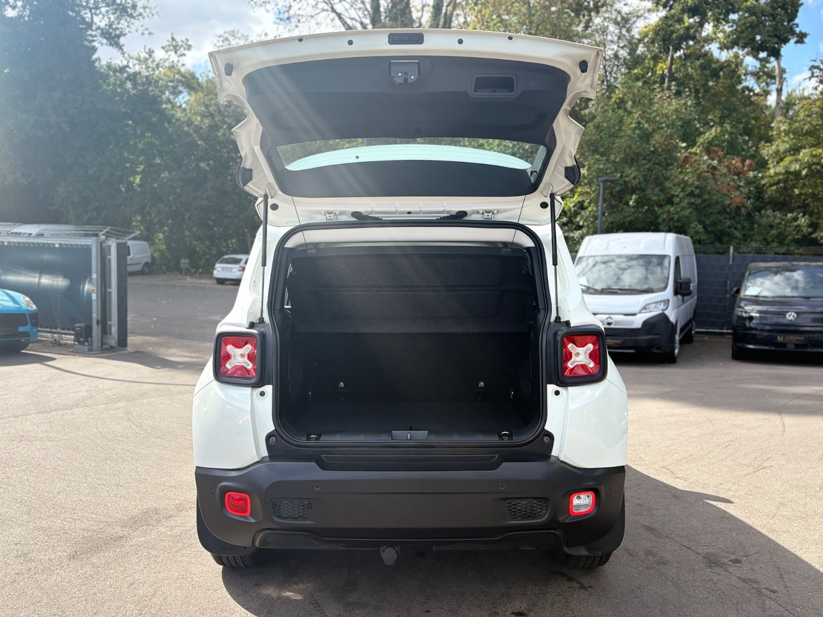 Fahrzeugabbildung Jeep RENEGADE LONGITUDE *AUT*2.HD*SHZ*NAVI*ALLWETTER*
