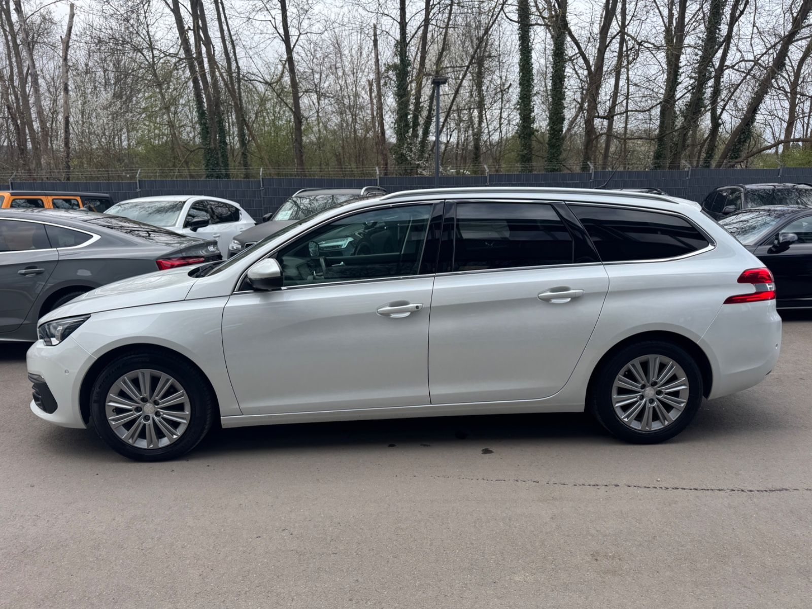 Fahrzeugabbildung Peugeot 308 SW ALLURE 1.5 HDI*LED*NAVI*PAMORAMA*AHK*