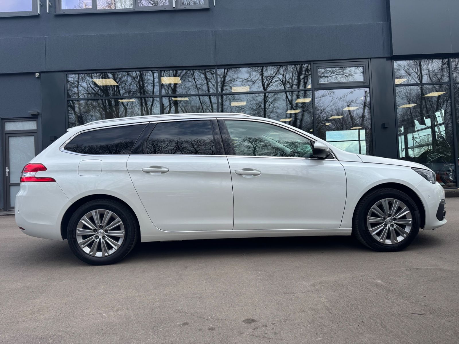 Fahrzeugabbildung Peugeot 308 SW ALLURE 1.5 HDI*LED*NAVI*PAMORAMA*AHK*