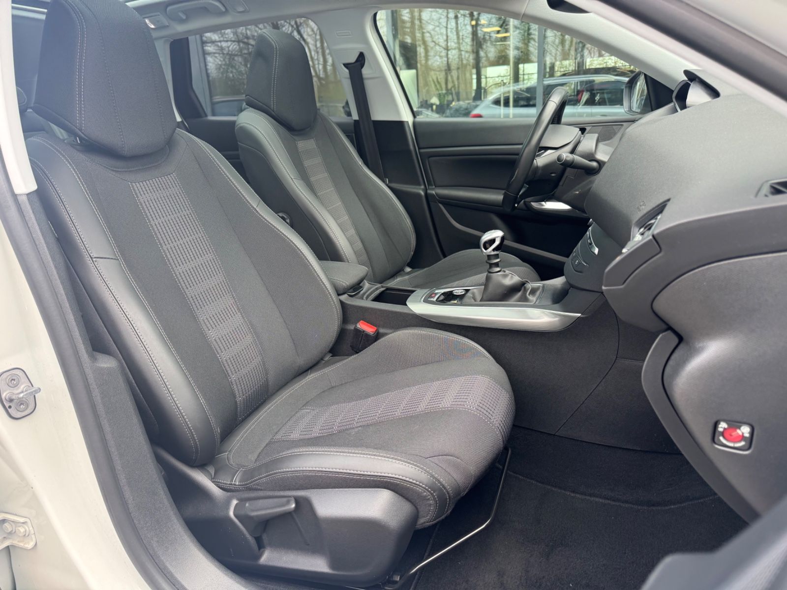 Fahrzeugabbildung Peugeot 308 SW ALLURE 1.5 HDI*LED*NAVI*PAMORAMA*AHK*