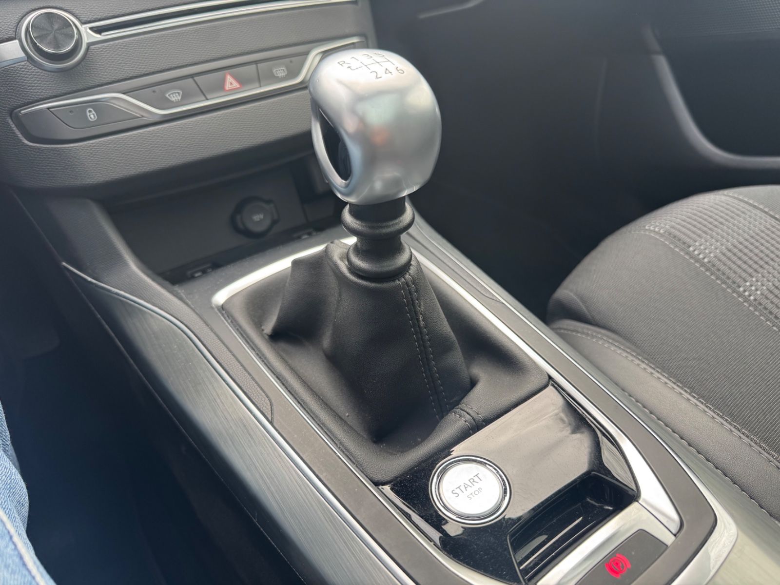 Fahrzeugabbildung Peugeot 308 SW ALLURE 1.5 HDI*LED*NAVI*PAMORAMA*AHK*