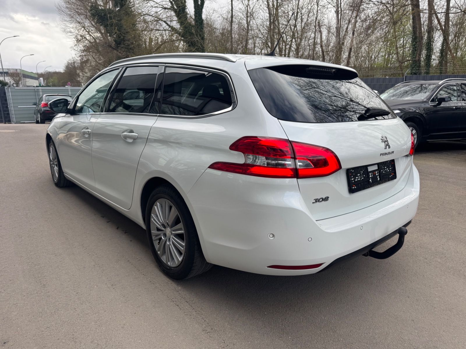Fahrzeugabbildung Peugeot 308 SW ALLURE 1.5 HDI*LED*NAVI*PAMORAMA*AHK*