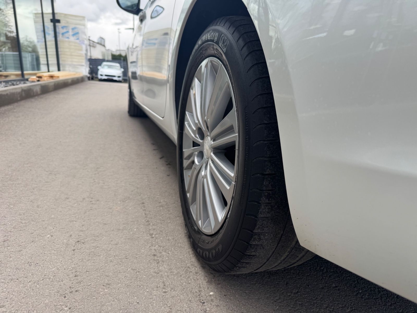 Fahrzeugabbildung Peugeot 308 SW ALLURE 1.5 HDI*LED*NAVI*PAMORAMA*AHK*