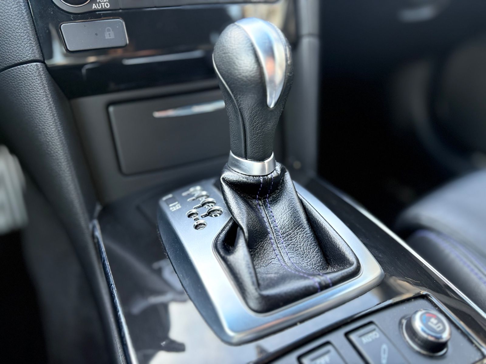 Fahrzeugabbildung Infiniti QX70 3.7 S AWD*NAVI*AUT*LEDER*EL.SD* COC/EWG*TOP