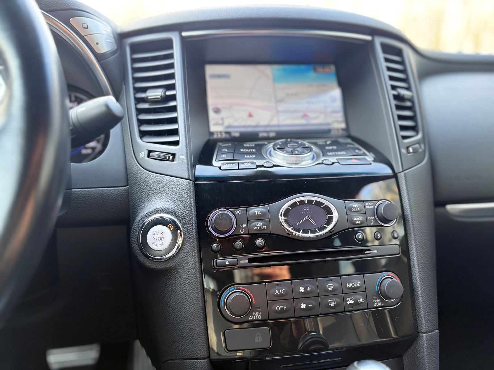 Fahrzeugabbildung Infiniti QX70 3.7 S AWD*NAVI*AUT*LEDER*EL.SD* COC/EWG*TOP