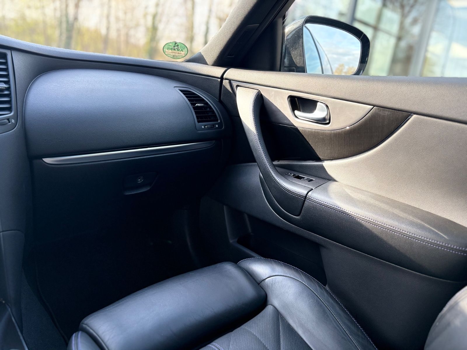 Fahrzeugabbildung Infiniti QX70 3.7 S AWD*NAVI*AUT*LEDER*EL.SD* COC/EWG*TOP