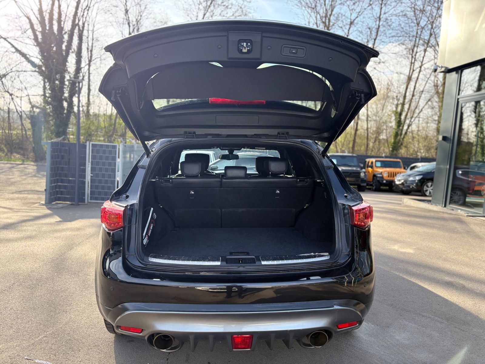 Fahrzeugabbildung Infiniti QX70 3.7 S AWD*NAVI*AUT*LEDER*EL.SD* COC/EWG*TOP