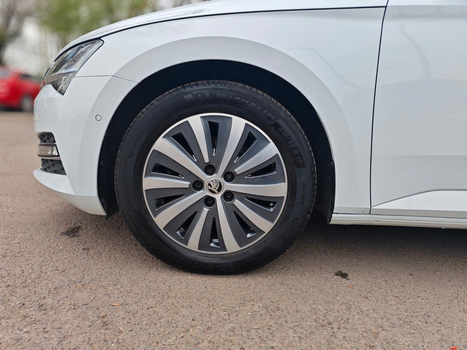 Fahrzeugabbildung SKODA SUPERB*NAVI*SHZ*VIRTUAL*APPLE CAR*TOP*