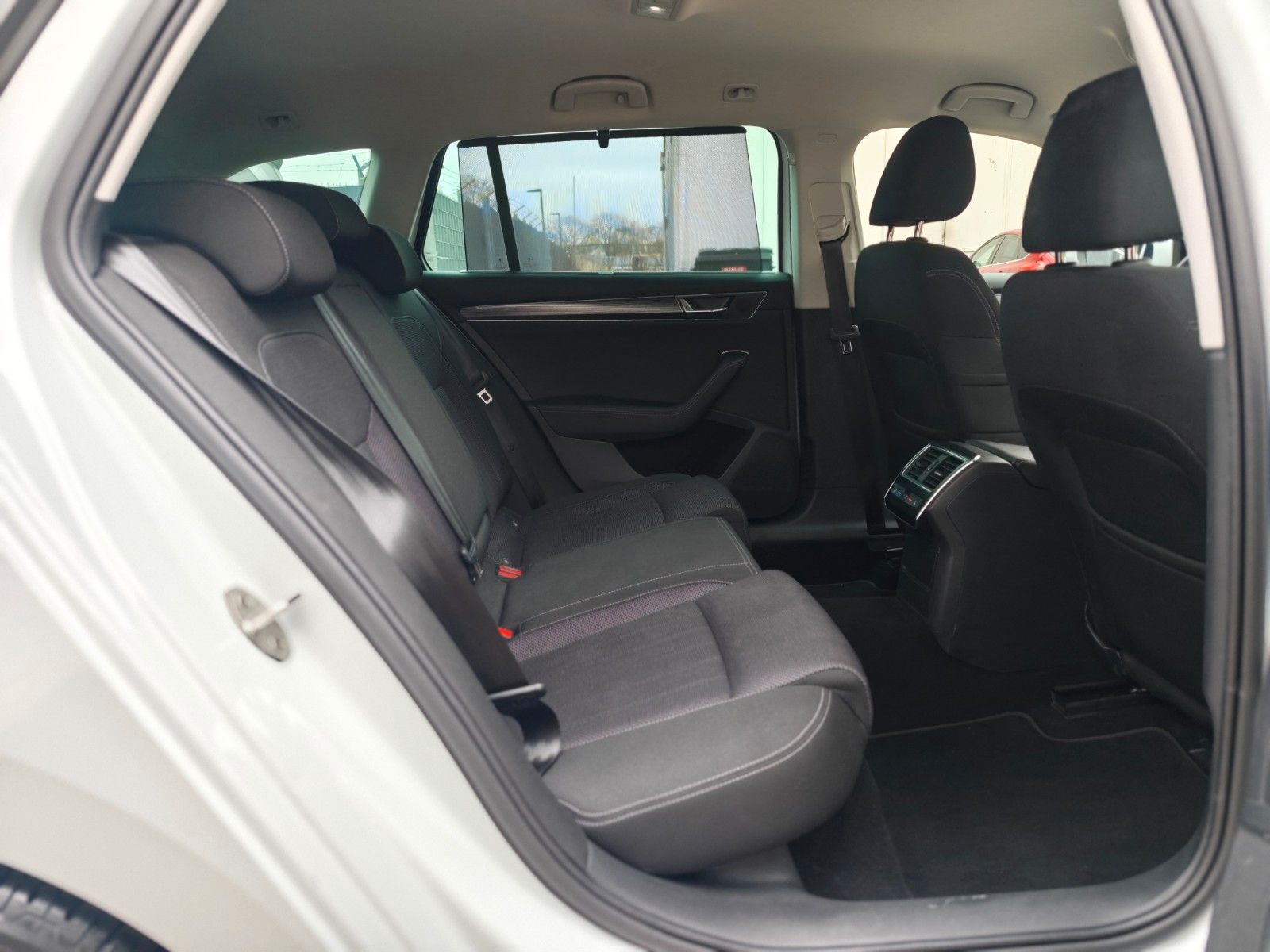 Fahrzeugabbildung SKODA SUPERB*NAVI*SHZ*VIRTUAL*APPLE CAR*TOP*