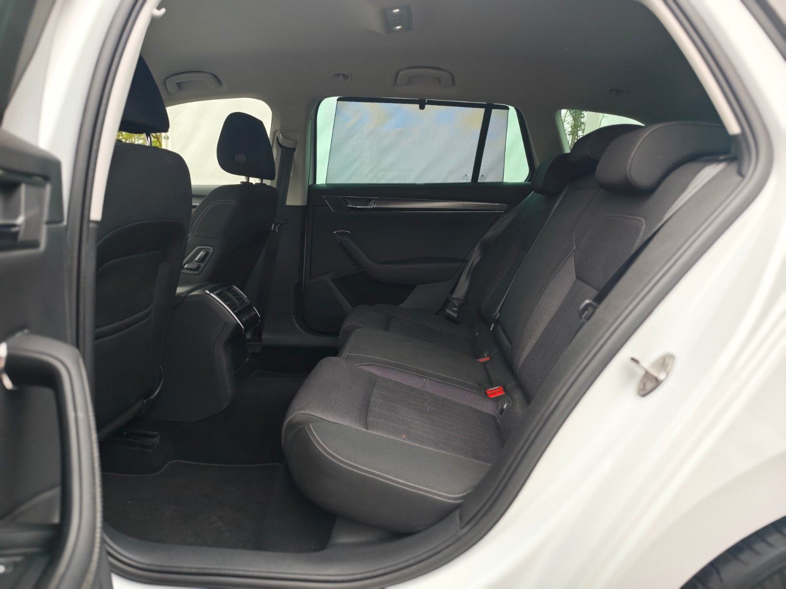 Fahrzeugabbildung SKODA SUPERB*NAVI*SHZ*VIRTUAL*APPLE CAR*TOP*