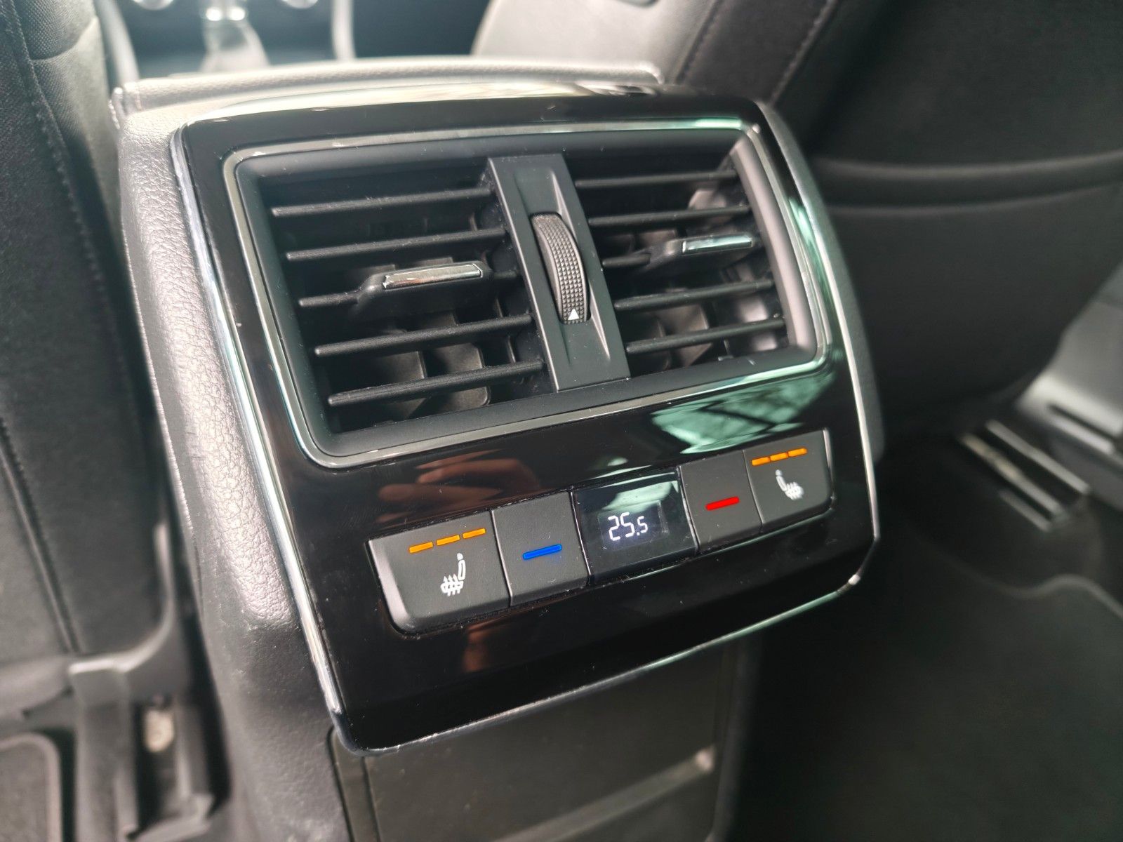 Fahrzeugabbildung SKODA SUPERB*NAVI*SHZ*VIRTUAL*APPLE CAR*TOP*