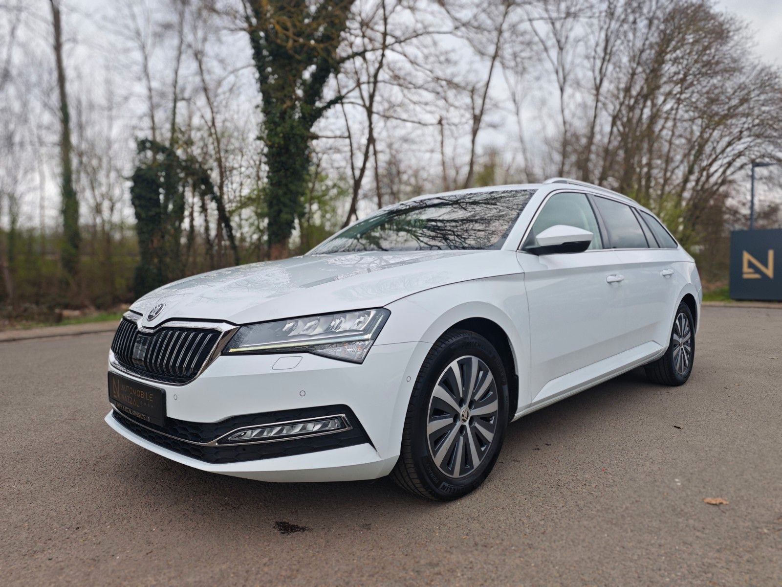 Fahrzeugabbildung SKODA SUPERB*NAVI*SHZ*VIRTUAL*APPLE CAR*TOP*