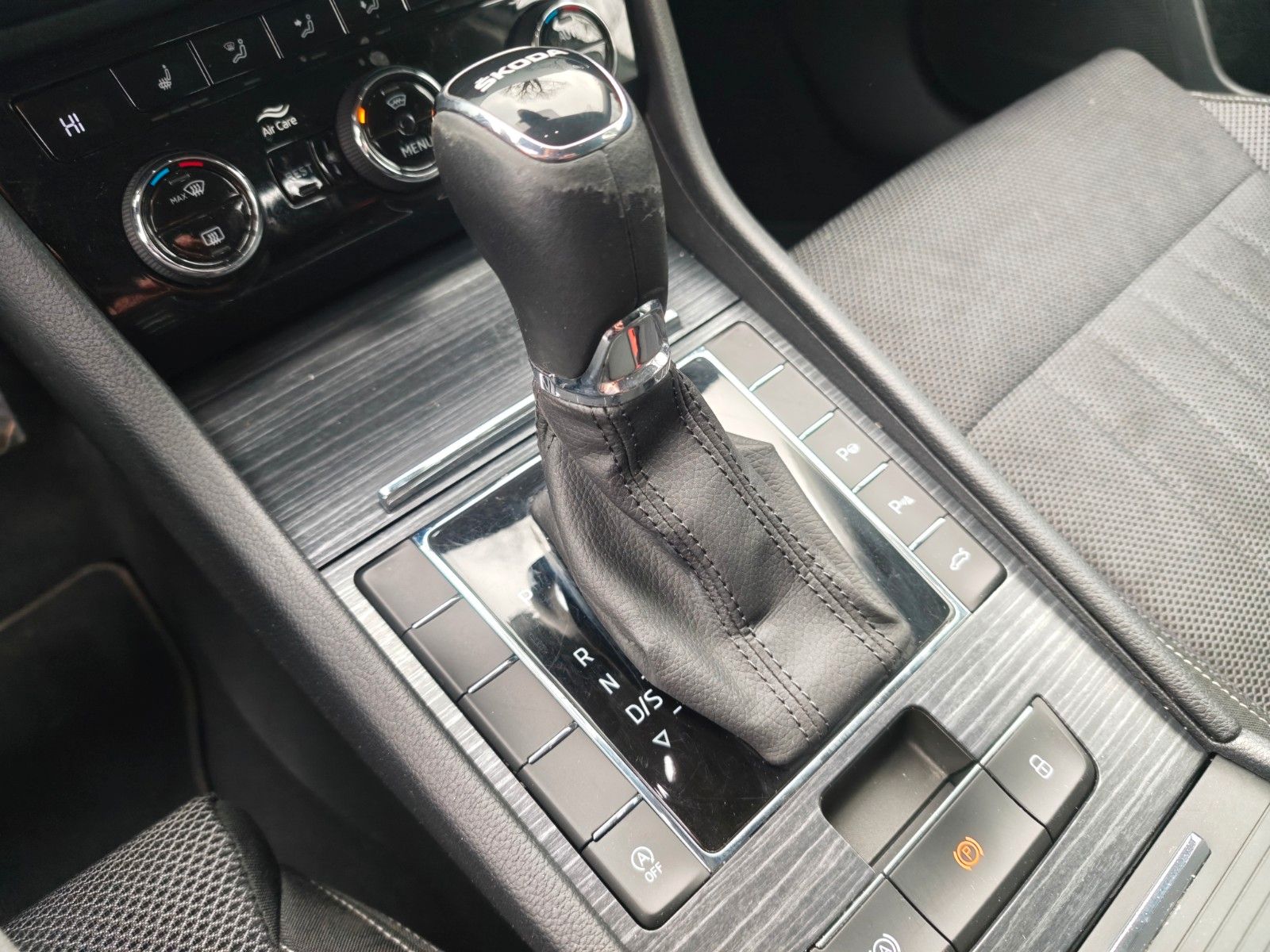 Fahrzeugabbildung SKODA SUPERB*NAVI*SHZ*VIRTUAL*APPLE CAR*TOP*