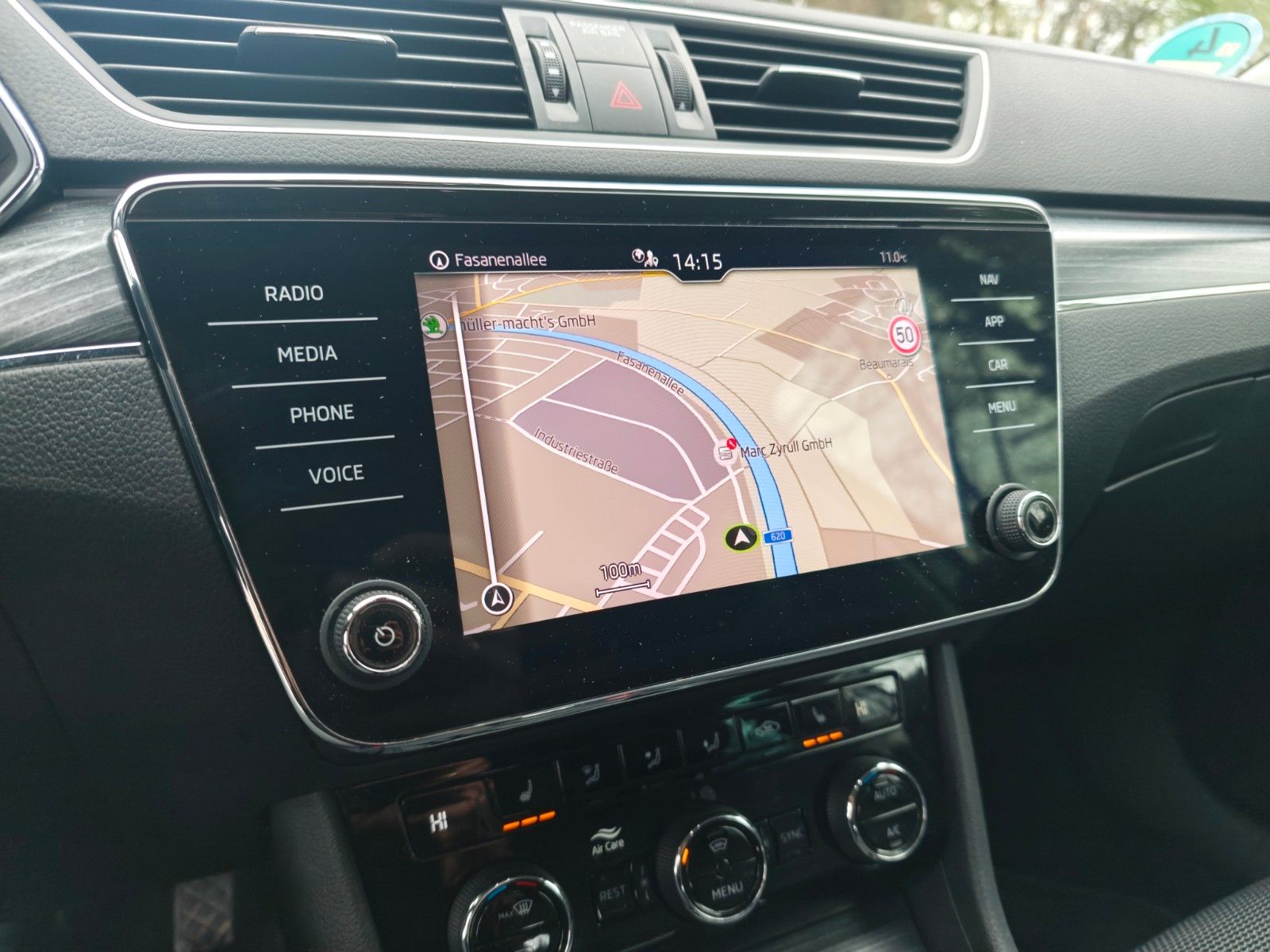 Fahrzeugabbildung SKODA SUPERB*NAVI*SHZ*VIRTUAL*APPLE CAR*TOP*