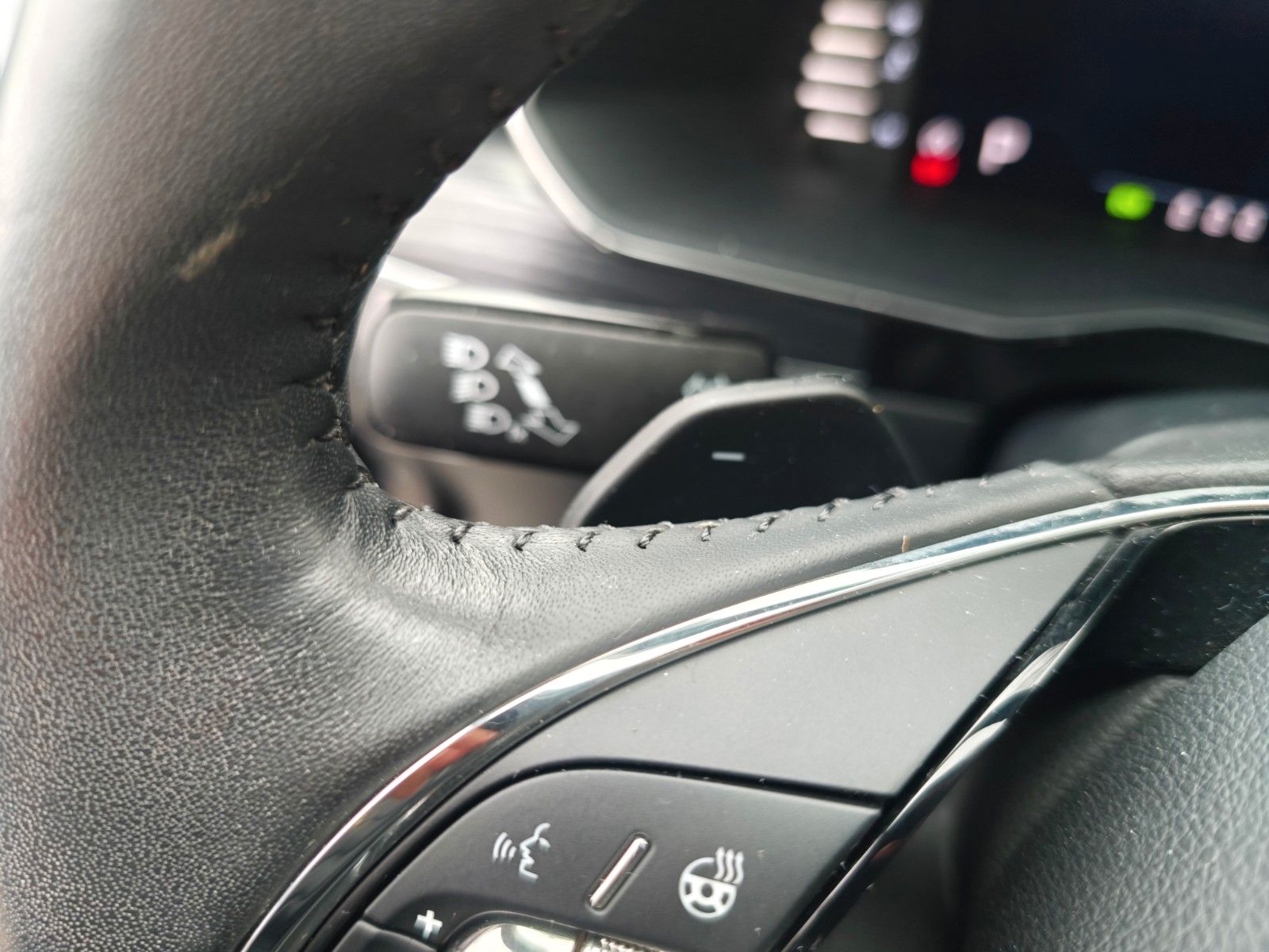 Fahrzeugabbildung SKODA SUPERB*NAVI*SHZ*VIRTUAL*APPLE CAR*TOP*