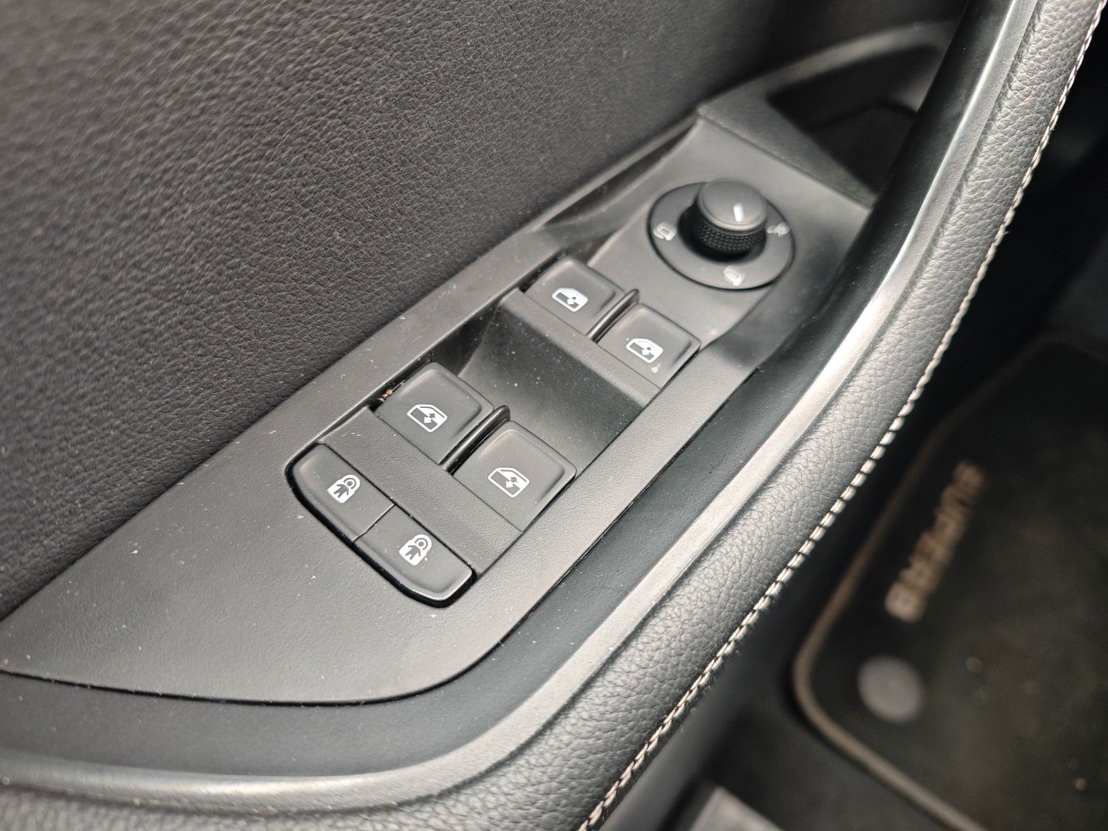 Fahrzeugabbildung SKODA SUPERB*NAVI*SHZ*VIRTUAL*APPLE CAR*TOP*