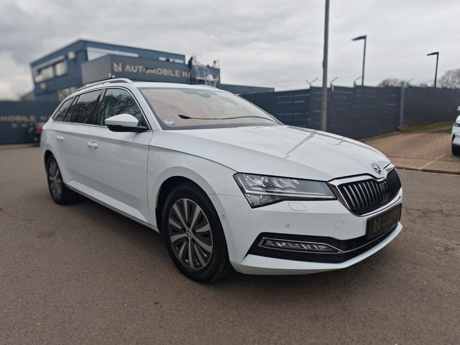 Fahrzeugabbildung SKODA SUPERB*NAVI*SHZ*VIRTUAL*APPLE CAR*TOP*