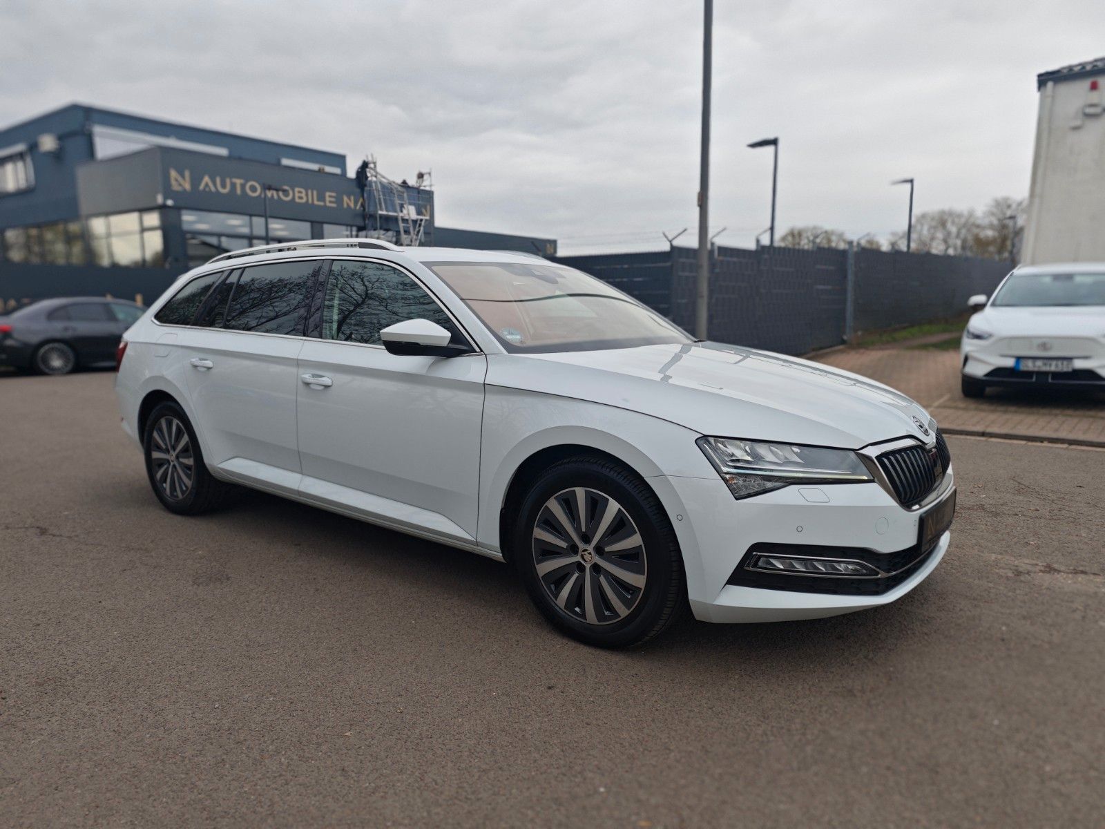 Fahrzeugabbildung SKODA SUPERB*NAVI*SHZ*VIRTUAL*APPLE CAR*TOP*