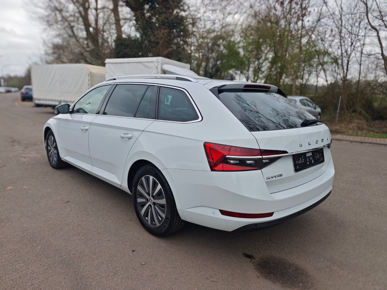 Fahrzeugabbildung SKODA SUPERB*NAVI*SHZ*VIRTUAL*APPLE CAR*TOP*