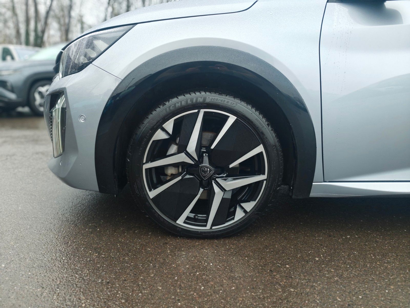 Fahrzeugabbildung Peugeot 208  GT HYBRID*NAVI*PANORAMA*KAMERA*GARANTIE*