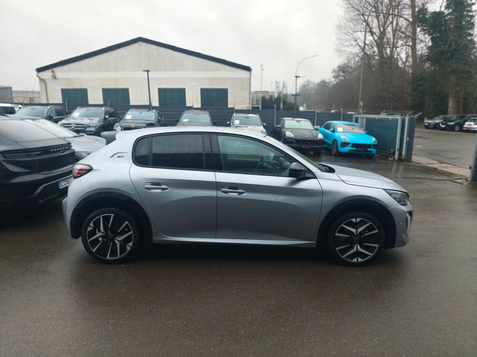 Fahrzeugabbildung Peugeot 208  GT HYBRID*NAVI*PANORAMA*KAMERA*GARANTIE*