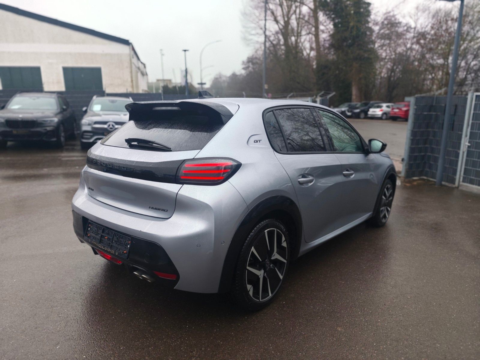 Fahrzeugabbildung Peugeot 208  GT HYBRID*NAVI*PANORAMA*KAMERA*GARANTIE*