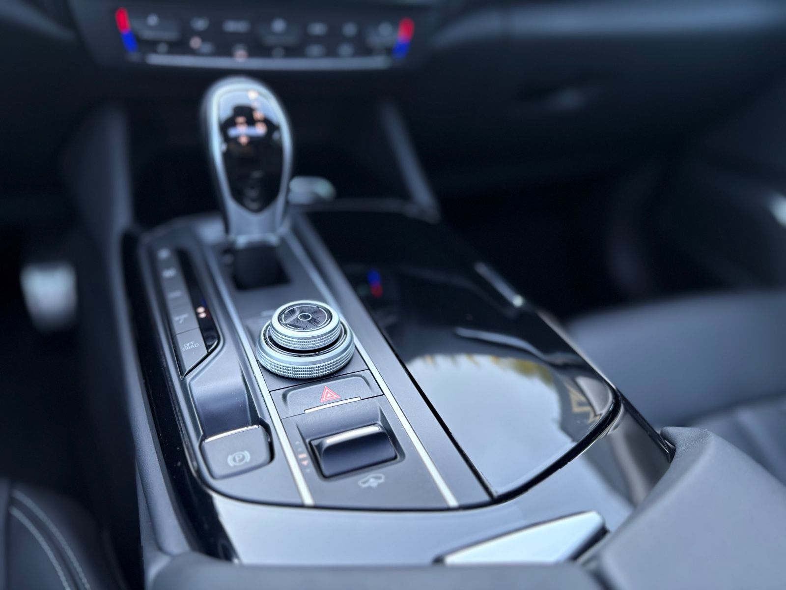 Fahrzeugabbildung Maserati LEVANTE GRANSPORT Q4 *LED*PANO*LUFT*VOLL*