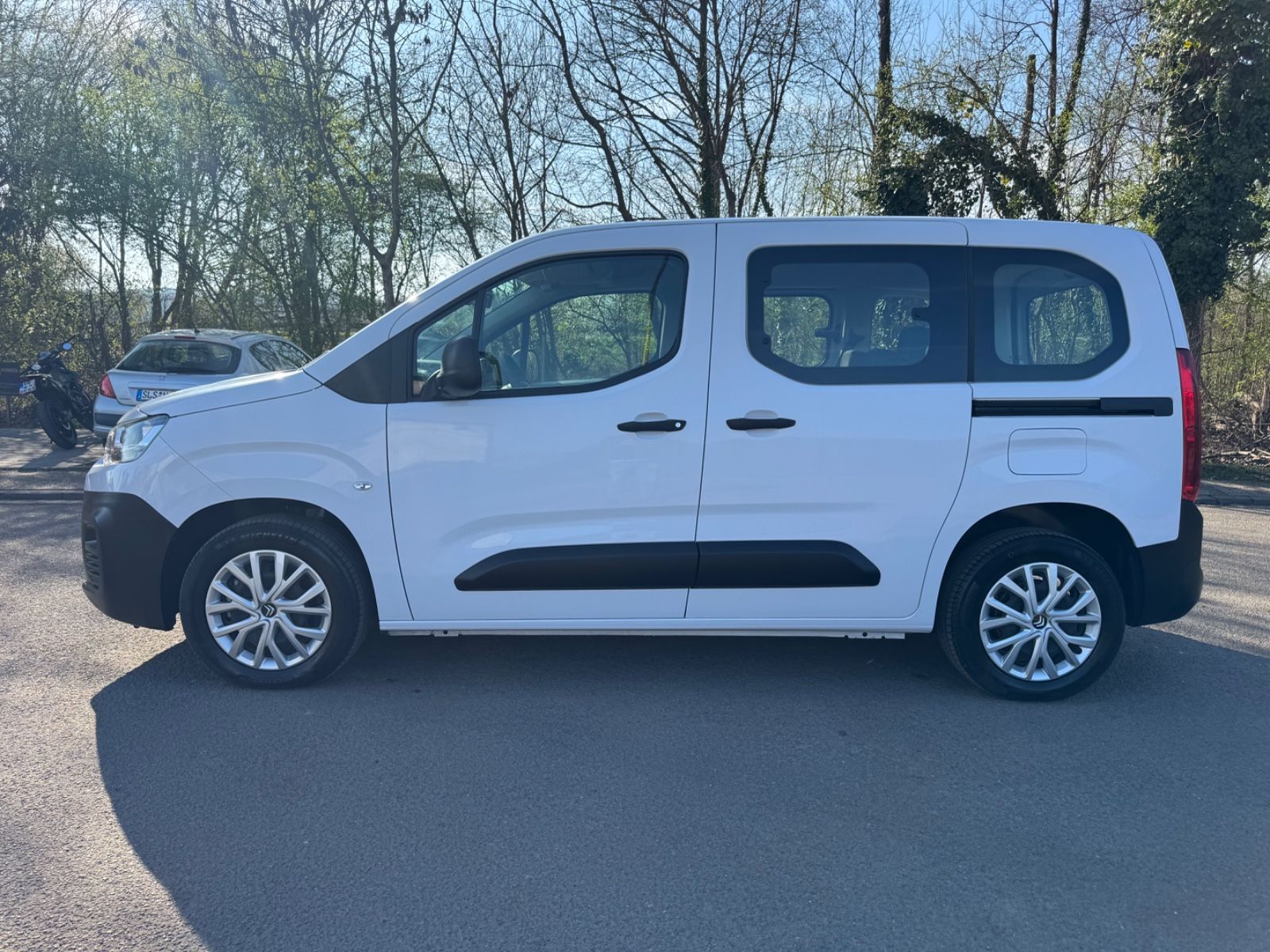 Fahrzeugabbildung Citroën BERLINGO LIVE PACK ELEKTRO*FACELIFT*AUT*5.SITZE*