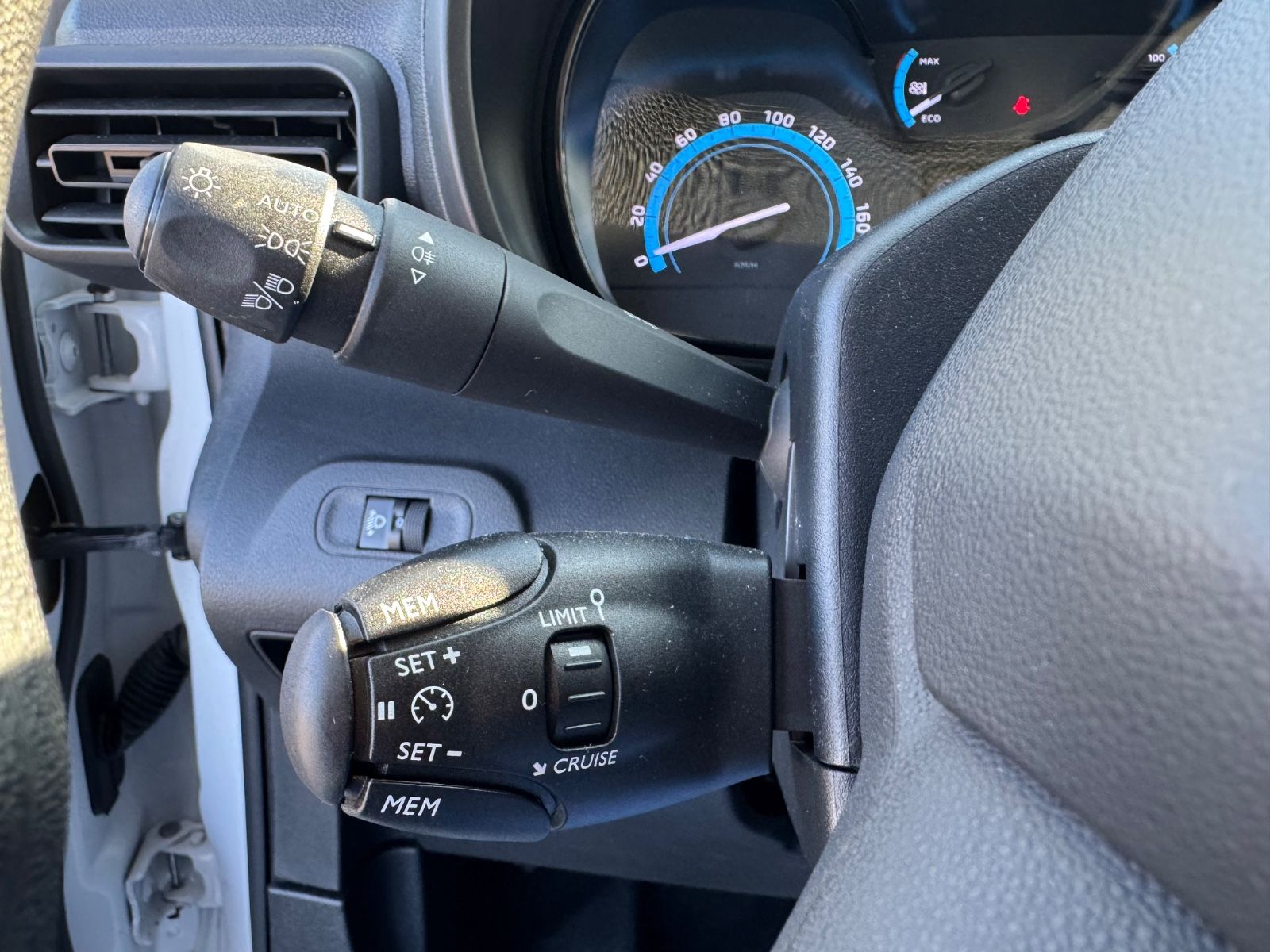 Fahrzeugabbildung Citroën BERLINGO LIVE PACK ELEKTRO*FACELIFT*AUT*5.SITZE*