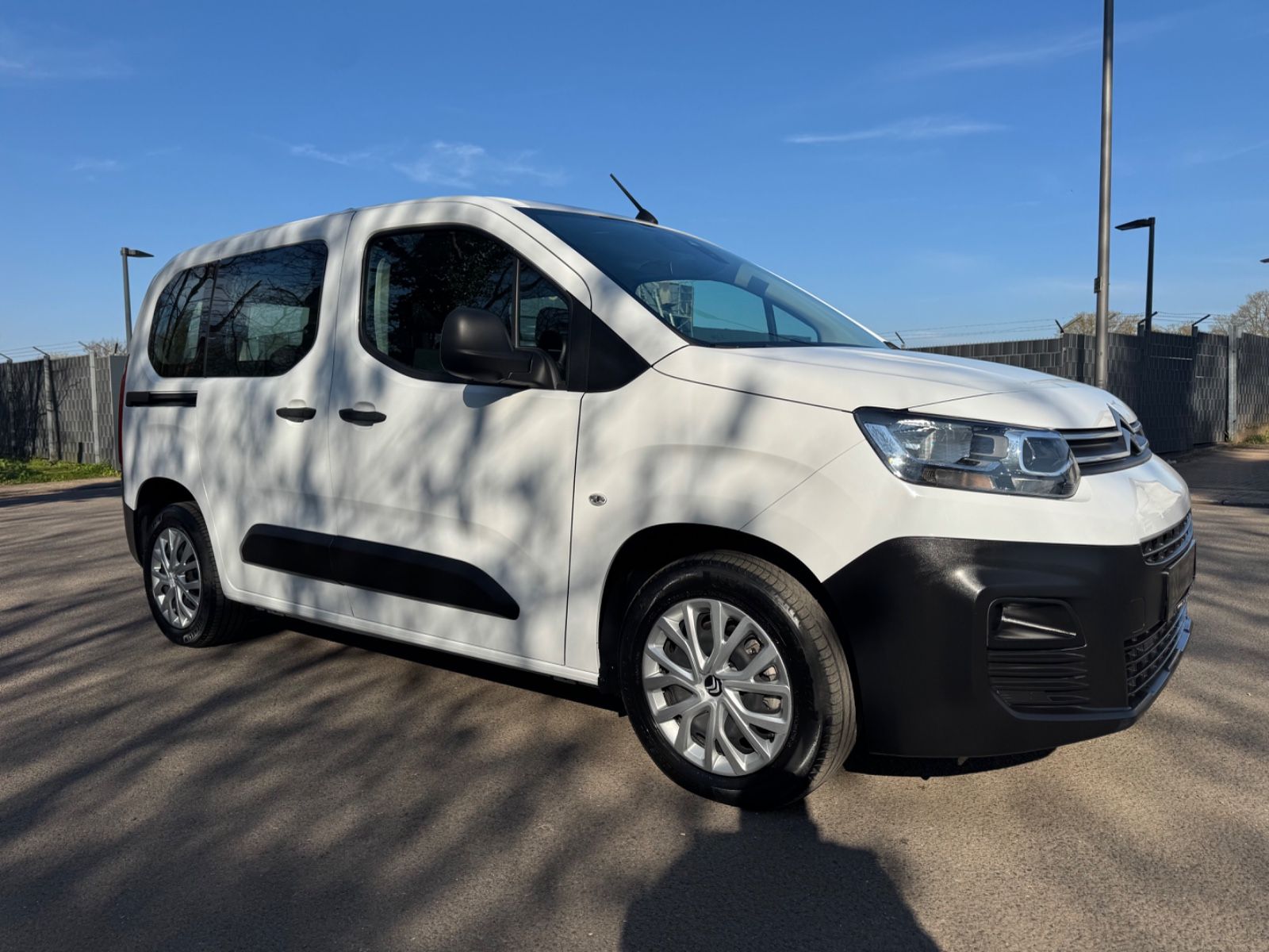 Fahrzeugabbildung Citroën BERLINGO LIVE PACK ELEKTRO*FACELIFT*AUT*5.SITZE*