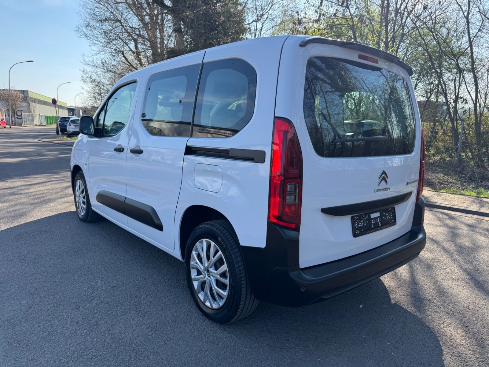 Fahrzeugabbildung Citroën BERLINGO LIVE PACK ELEKTRO*FACELIFT*AUT*5.SITZE*