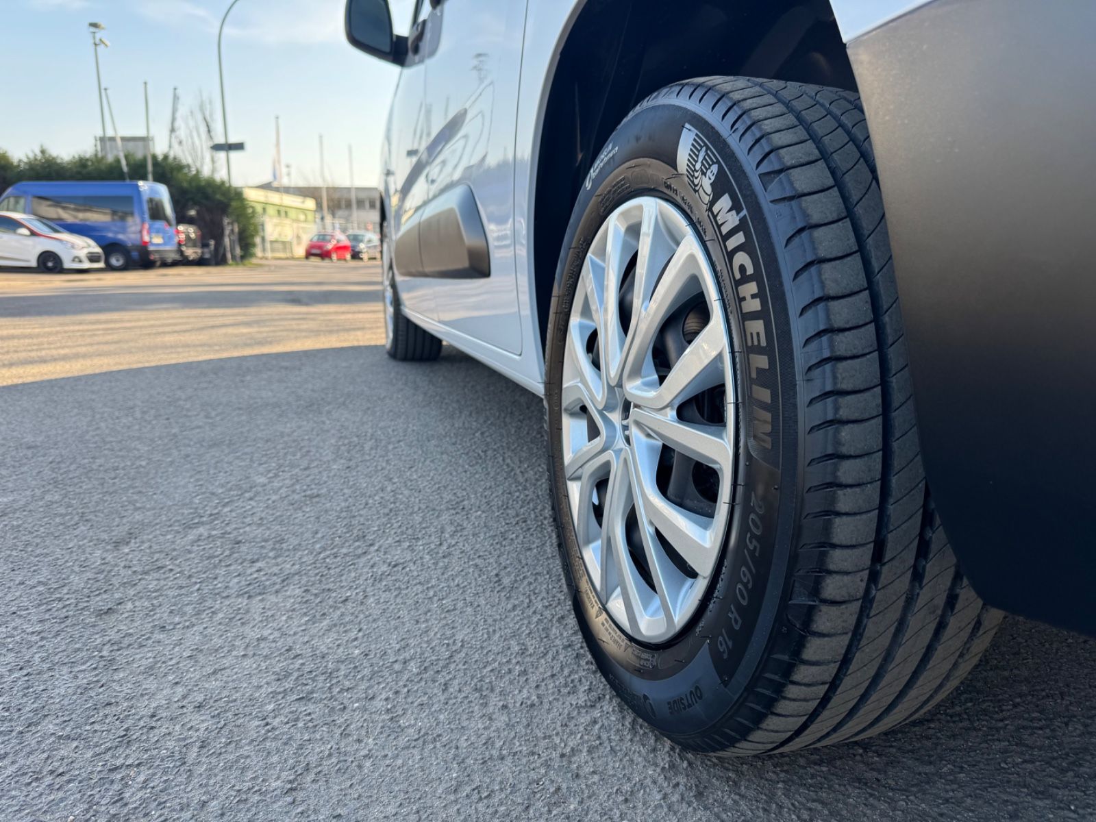 Fahrzeugabbildung Citroën BERLINGO LIVE PACK ELEKTRO*FACELIFT*AUT*5.SITZE*