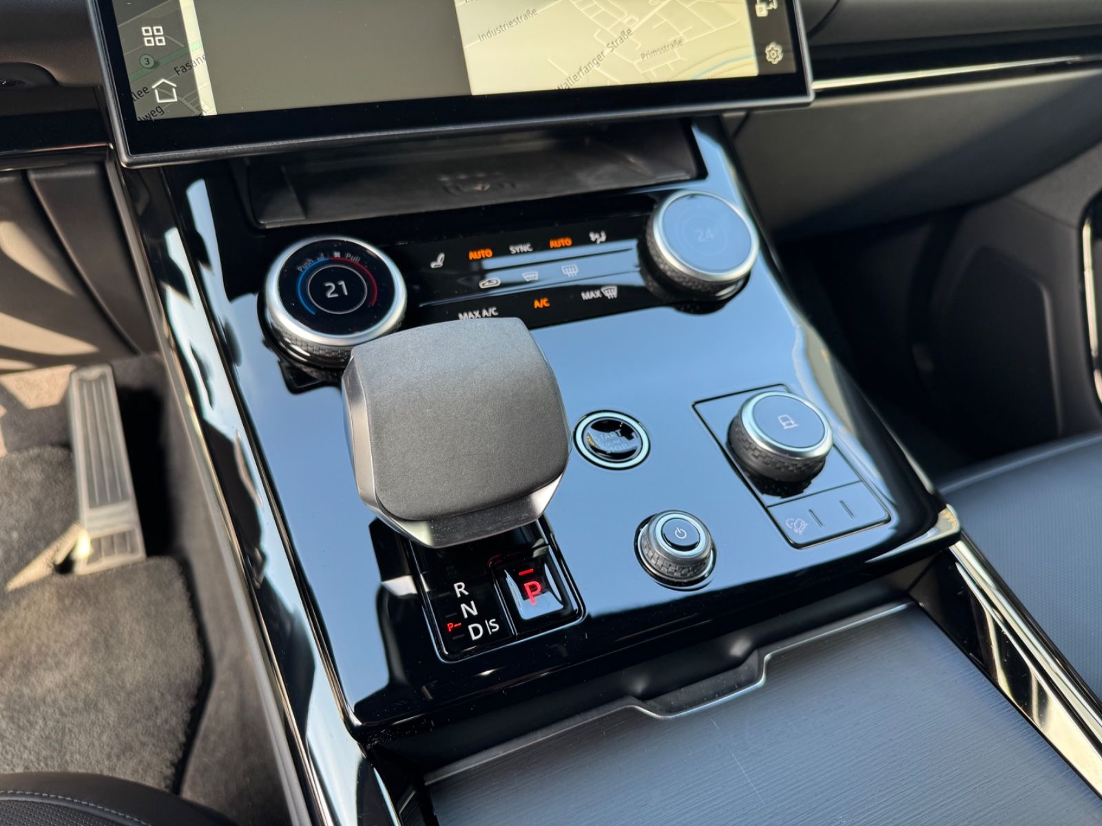 Fahrzeugabbildung Land Rover ROVER SPORT AUTOBIOGRAPHY*PANORAMA*GARANTIE*